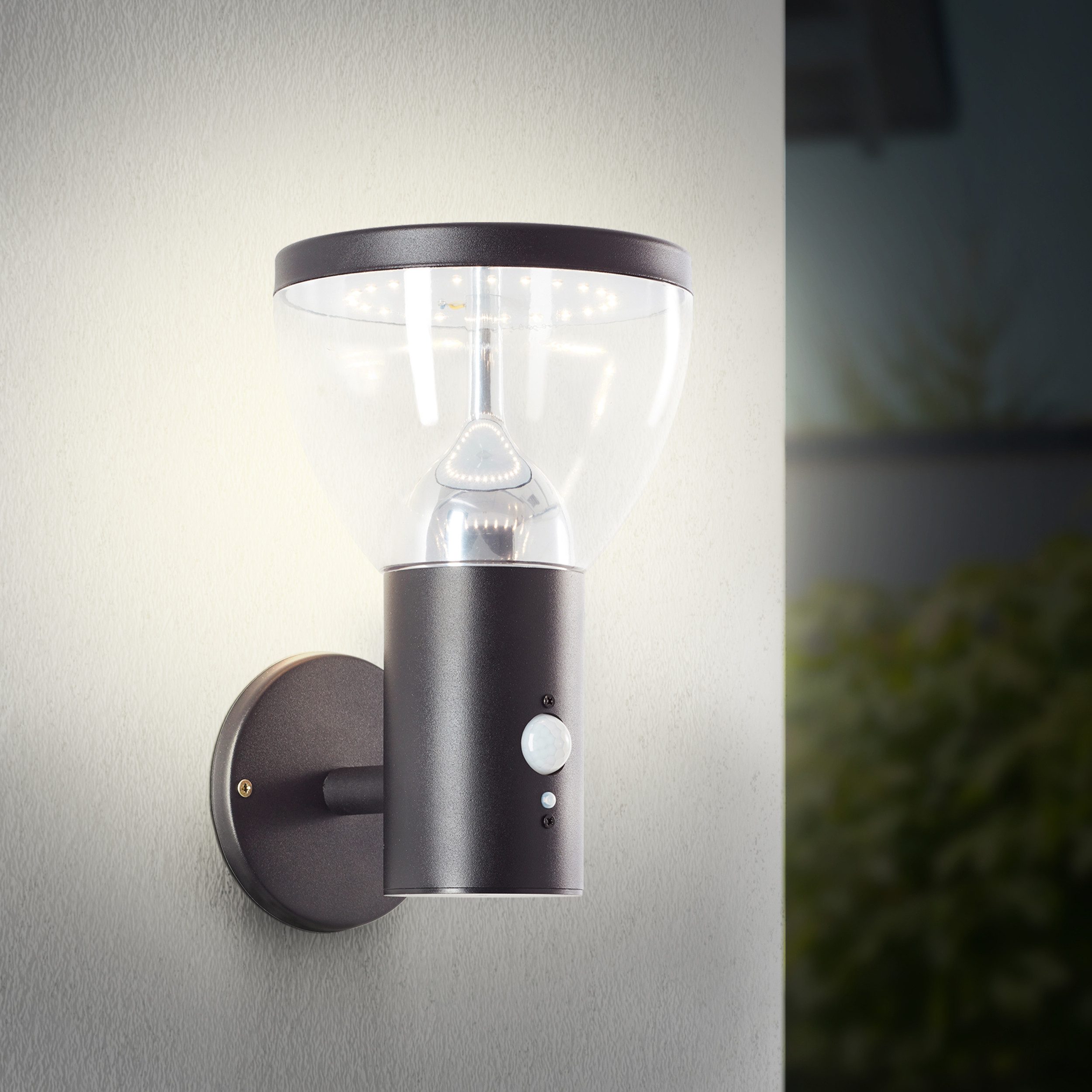 Brilliant LED Außen-Wandleuchte Tulip, Bewegungsmelder, LED fest integriert, Warmweiß, LED Außenwandleuchte, Solar, 25 cm, 430 lm, 3000 K, Edelstahl, schwarz