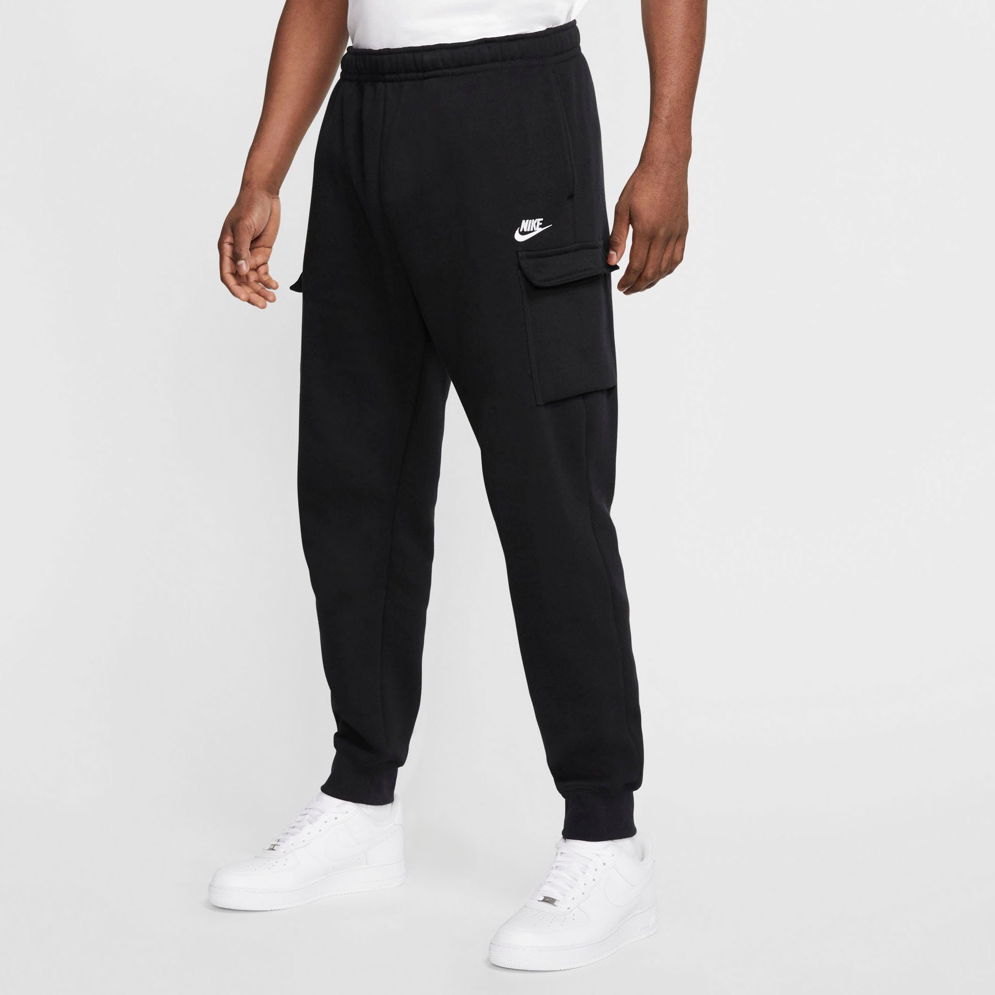 Nike Sportswear Jogginghose CLUB FLEECE MEN'S CARGO PANTS schwarz