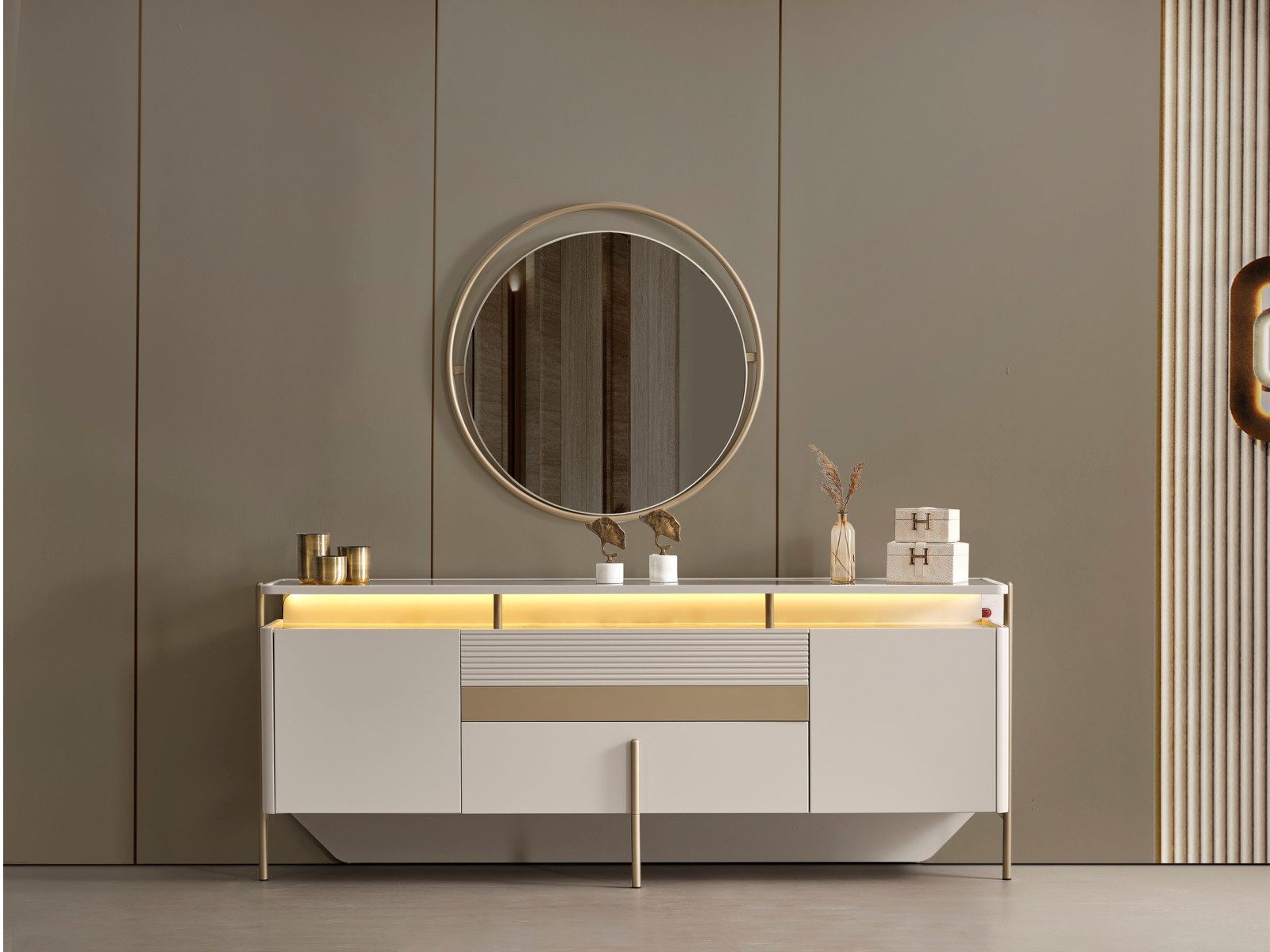 Villa Möbel Sideboard (Sideboard, 1 St., 217 × 45 × 85 cm), Sideboard Stauraum Beige Goldoptik pflegeleicht