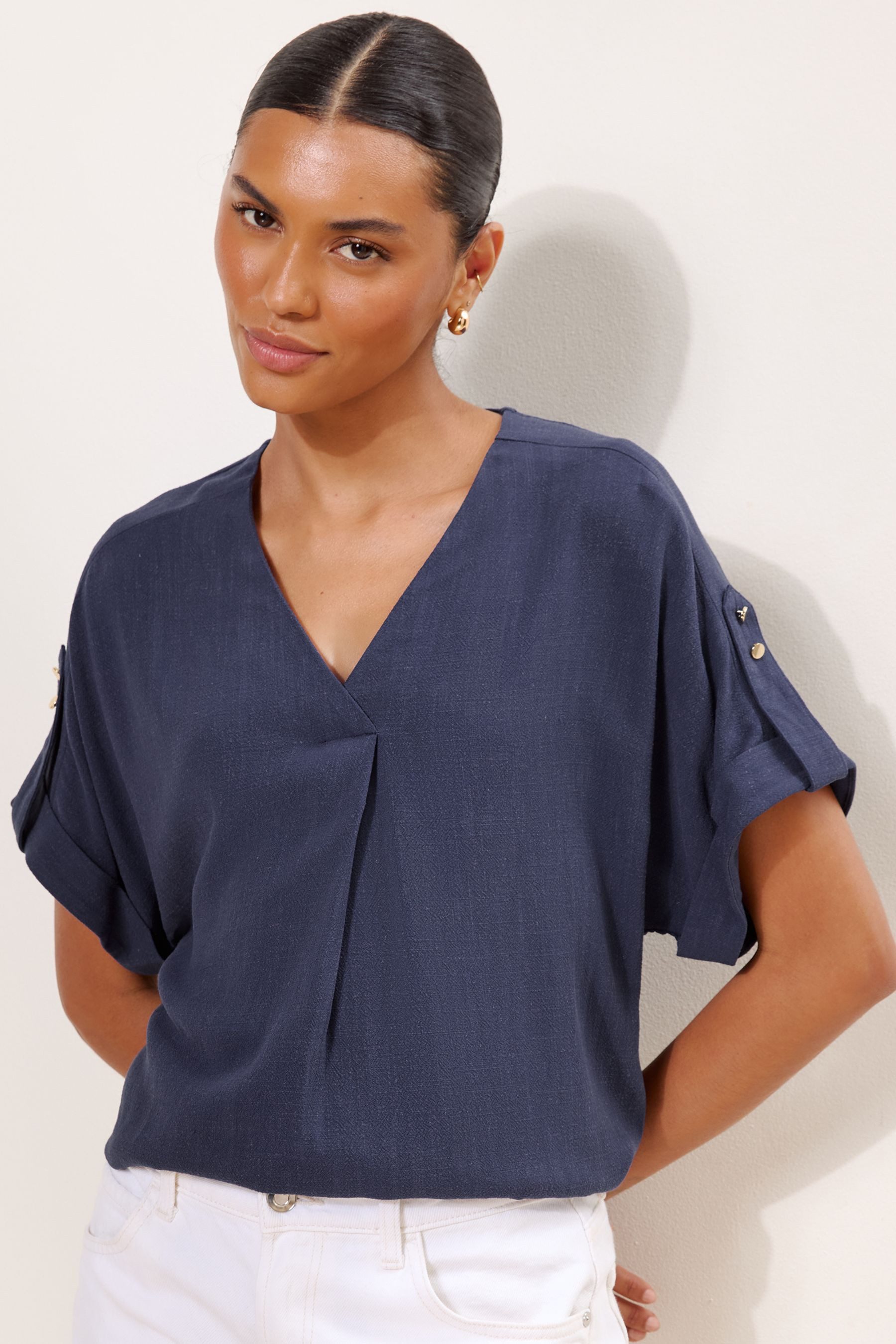 LIPSY V-Shirt Lipsy Regular Fit Oberteil mit V-Ausschnitt (1-tlg)
