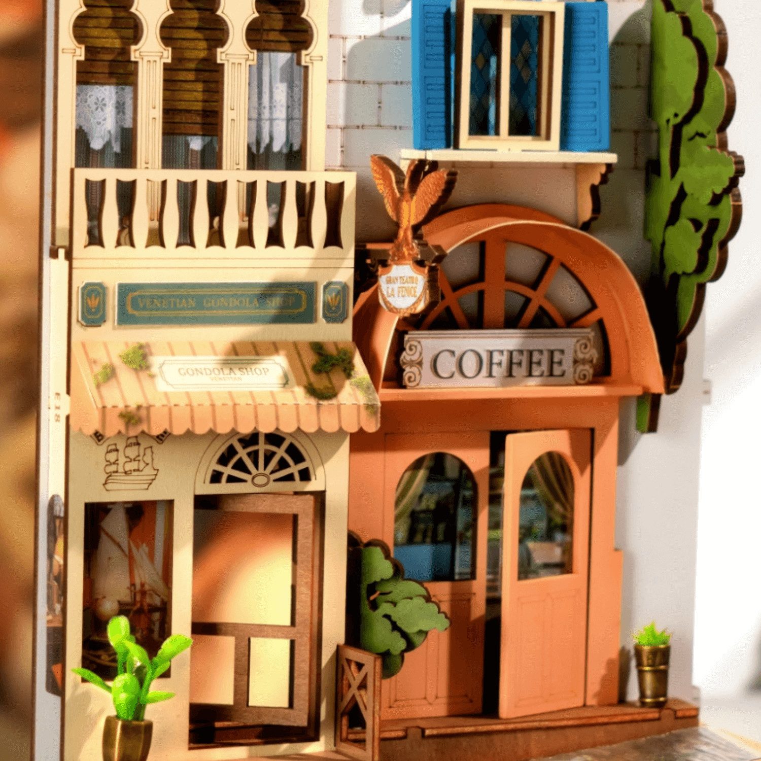 Robotime Buchstütze Romantisches Venedig Diorama aus Holz – Bild 3 von 5
