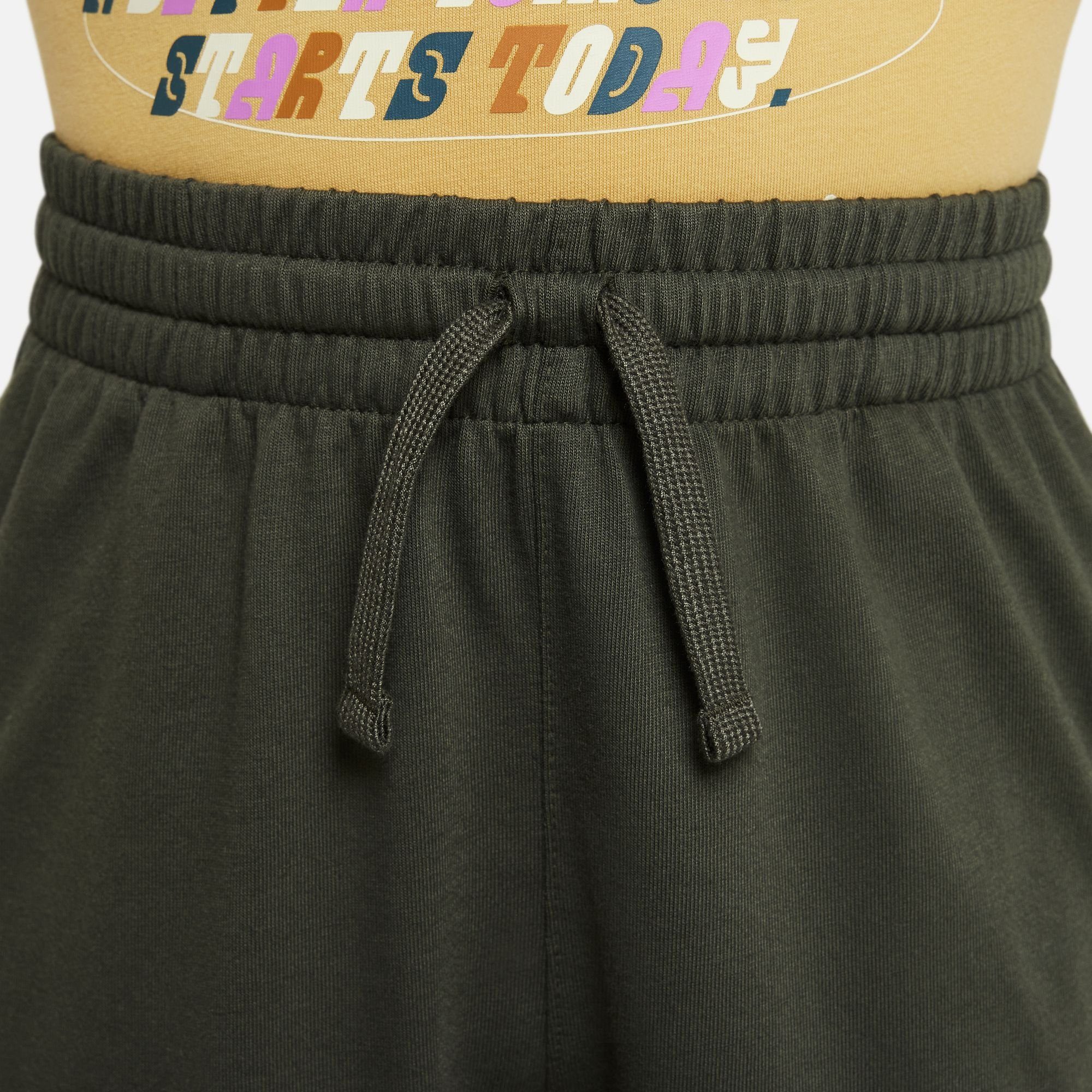 KHAKI/WHITE KIDS' Nike (BOYS) JERSEY CARGO SHORTS BIG Sportswear Shorts