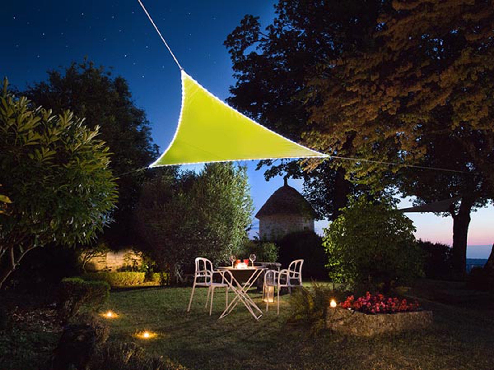 PEREL Sonnensegel, dreieckig Dreiecksegel Solar LED Licht Garten Sonnenschutz-Segel 5,6m²
