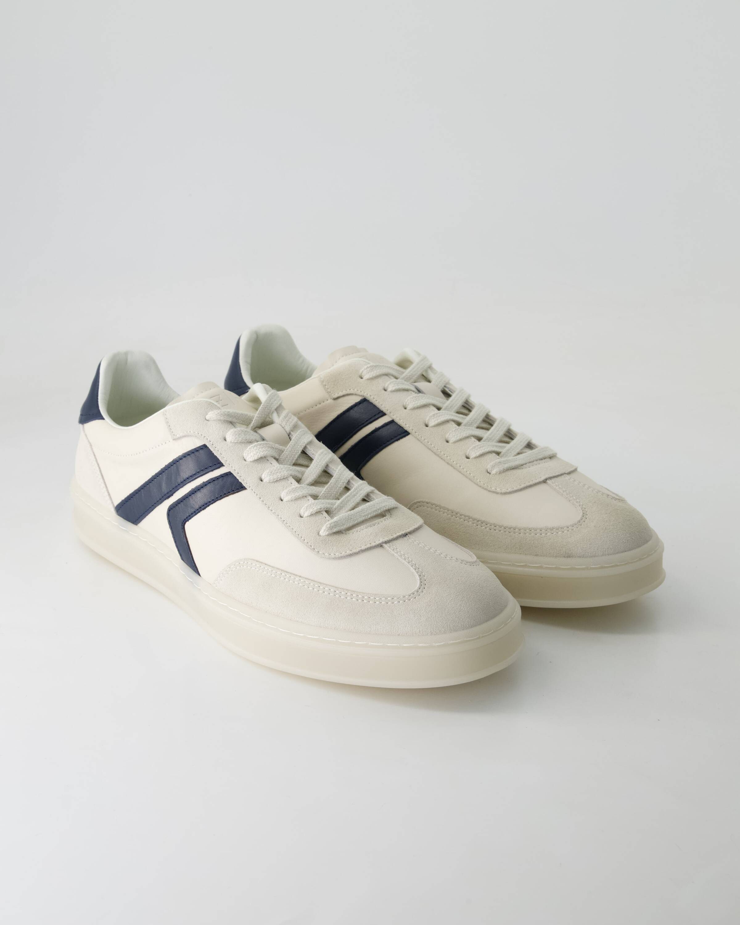 8880-04 Sneaker