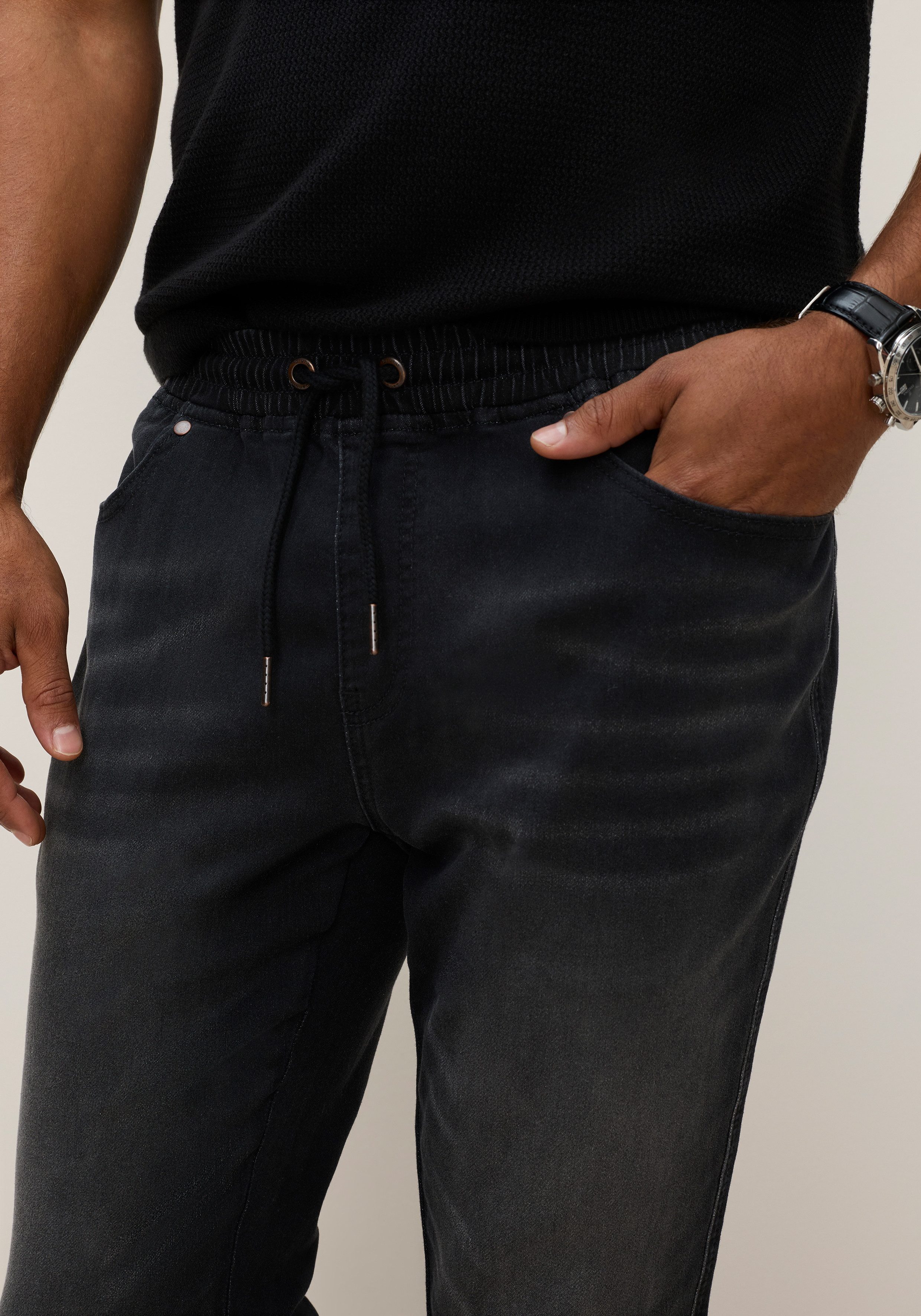 Bruno Banani Jogg Pants comfort fit mit Kordelzug, normale Leibhöhe, lange Schnittform, in 32 und 34 Inch. € 49,99, (€ 49,99 pro 1 Stk).