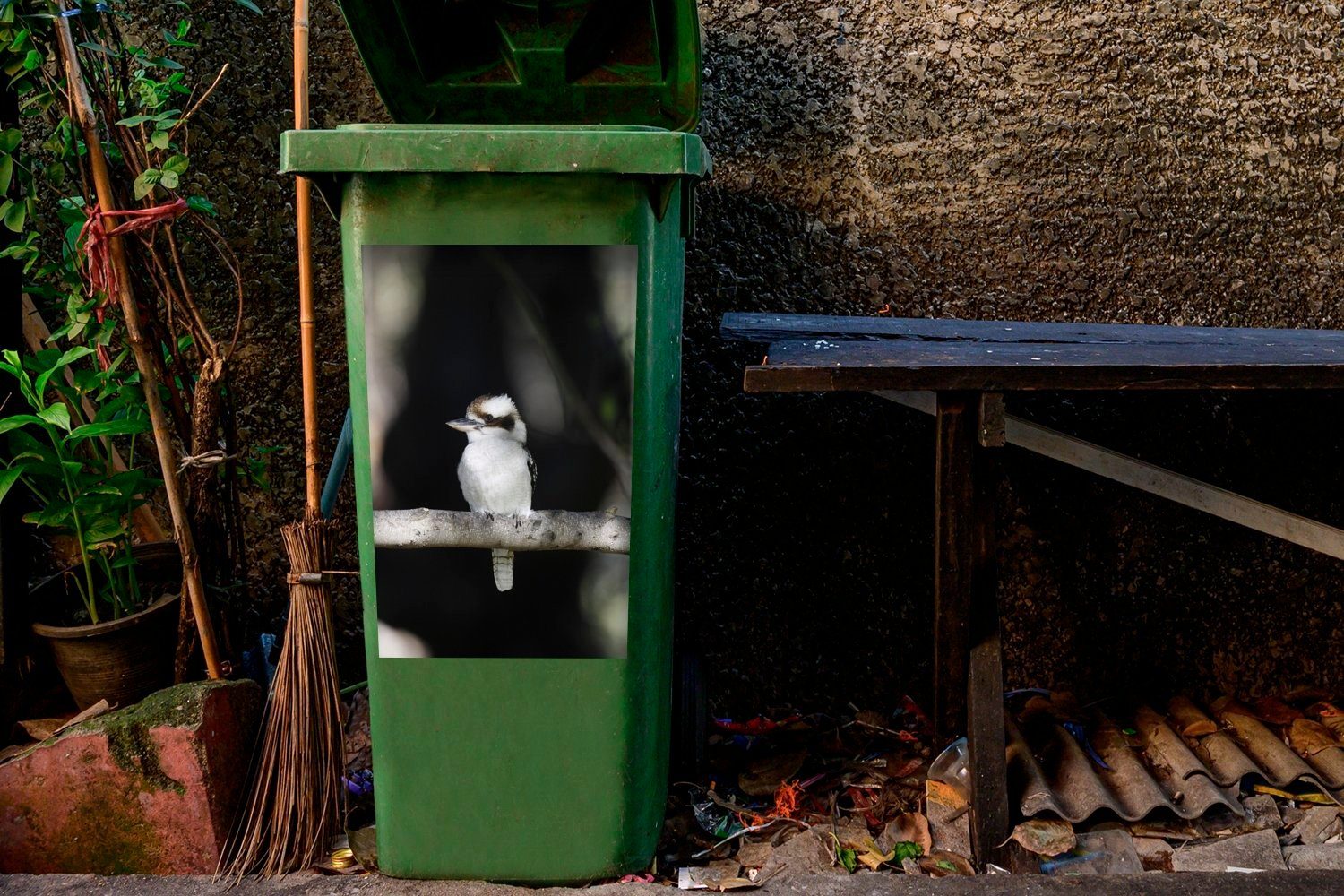 auf eines Das Mülleimer-aufkleber, passt (1 sitzt Sticker, Container, dem Abfalbehälter Fell Kookaburra St), MuchoWow Mülltonne, dem Ast, er Wandsticker zu