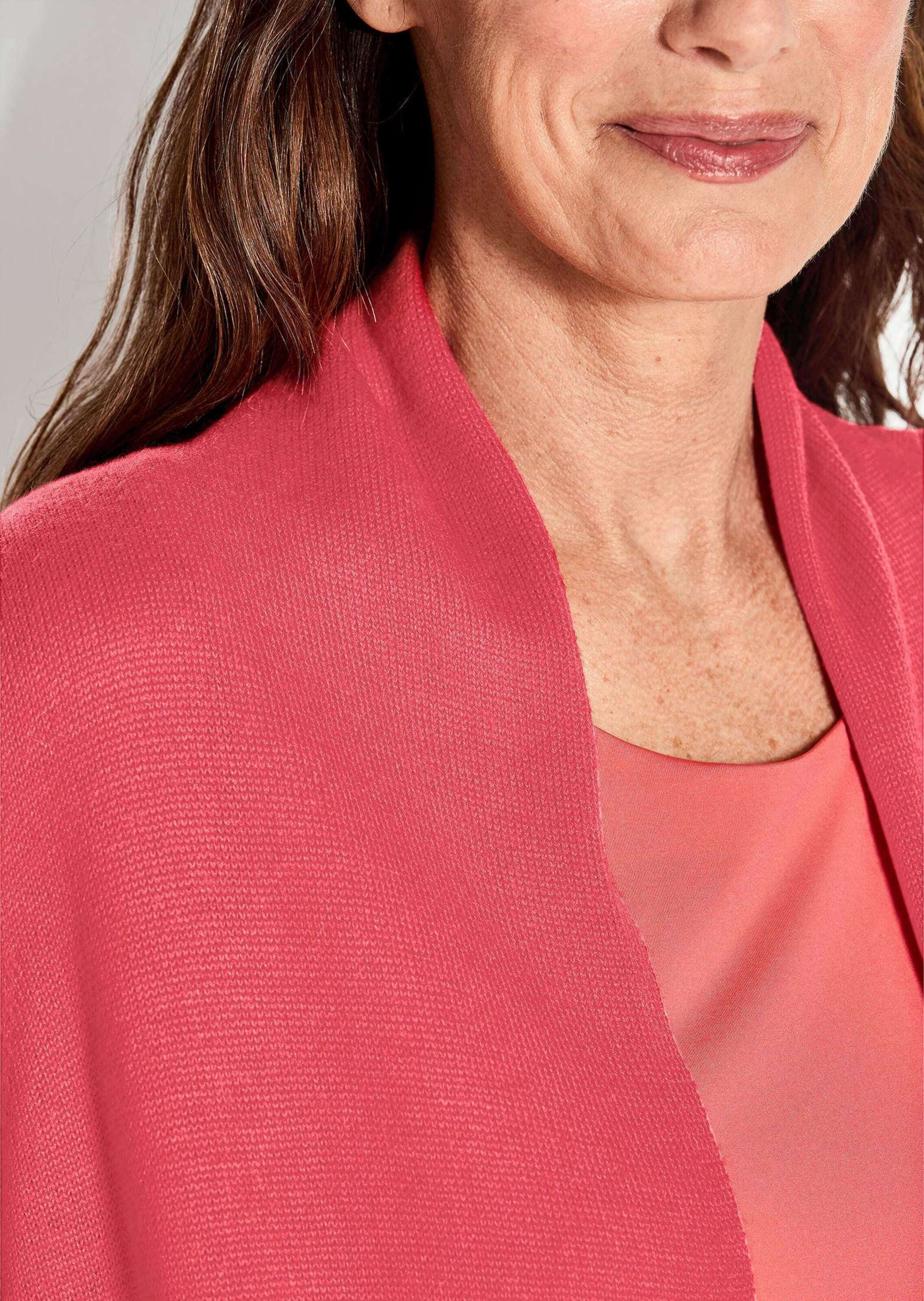 GOLDNER Strickjacke Kurzgröße: Langarm Cardigan aus Merino Damen Indoorjacke lang, offen tragbar, Langarm, weich, hüftbedeckend – Bild 5 von 5