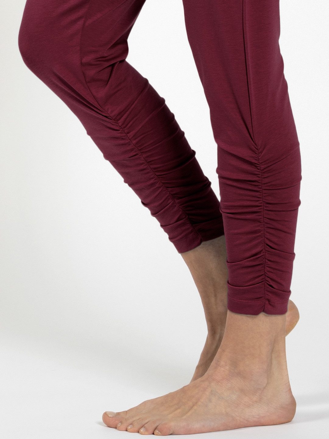 Magadi Yogahose Francis aus weichem Naturmaterial mit Taschen
