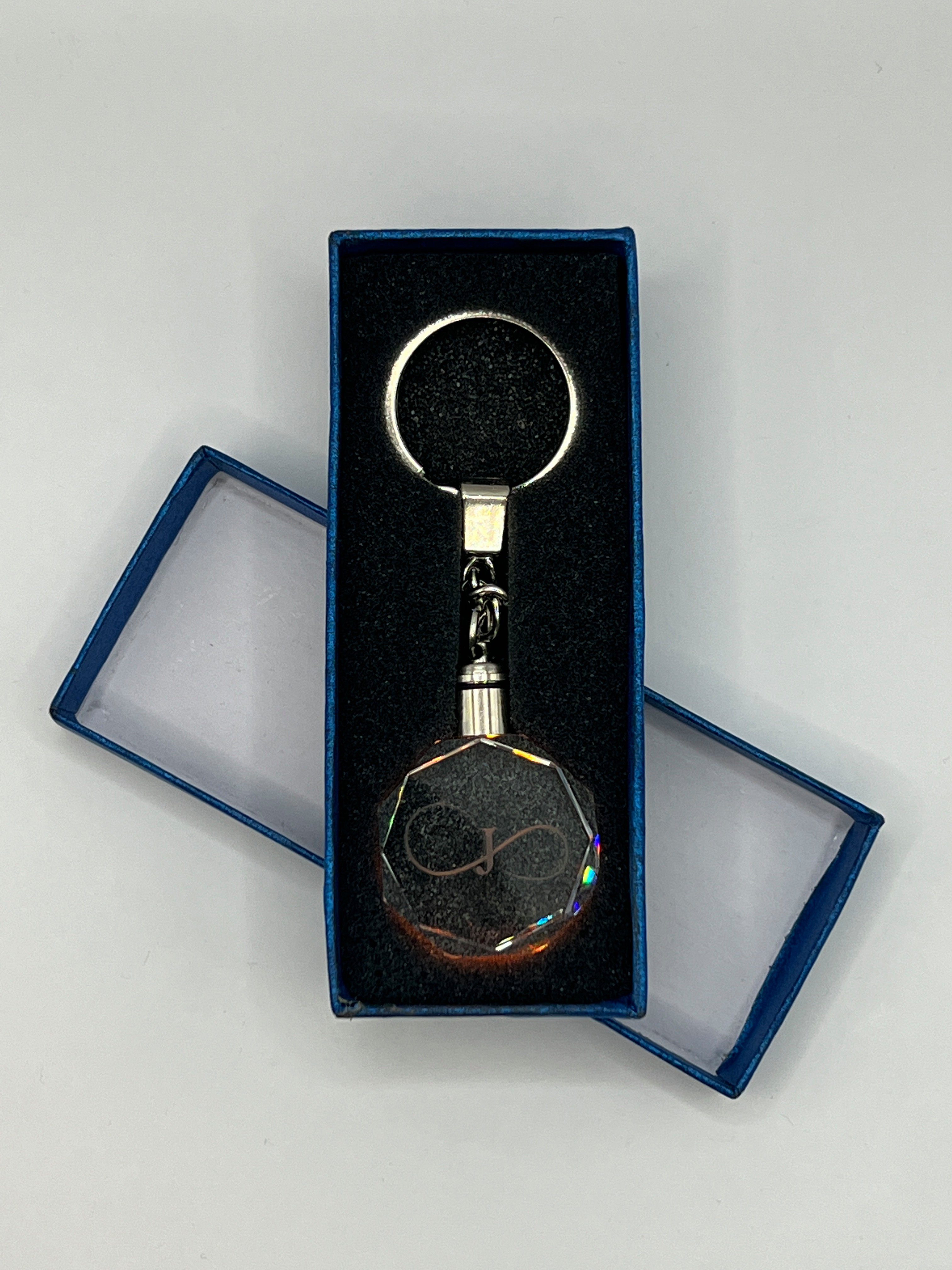 Schlüsselanhänger Unendlichkeitszeichen Schlüsselanhänger J Multicolor mit Geschenkbox