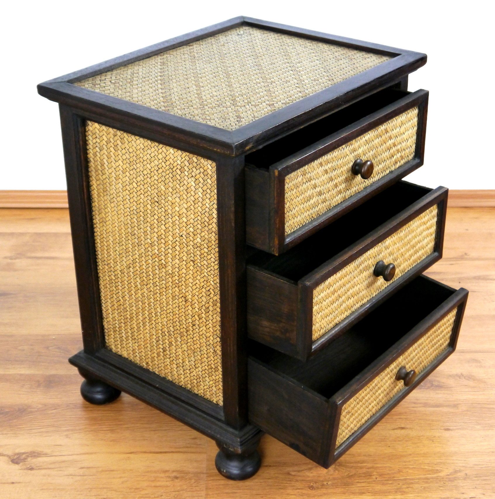 livasia Nachttisch Rattan Nachttisch 50x40x60cm – Handgeschnitzt mit Schubladen