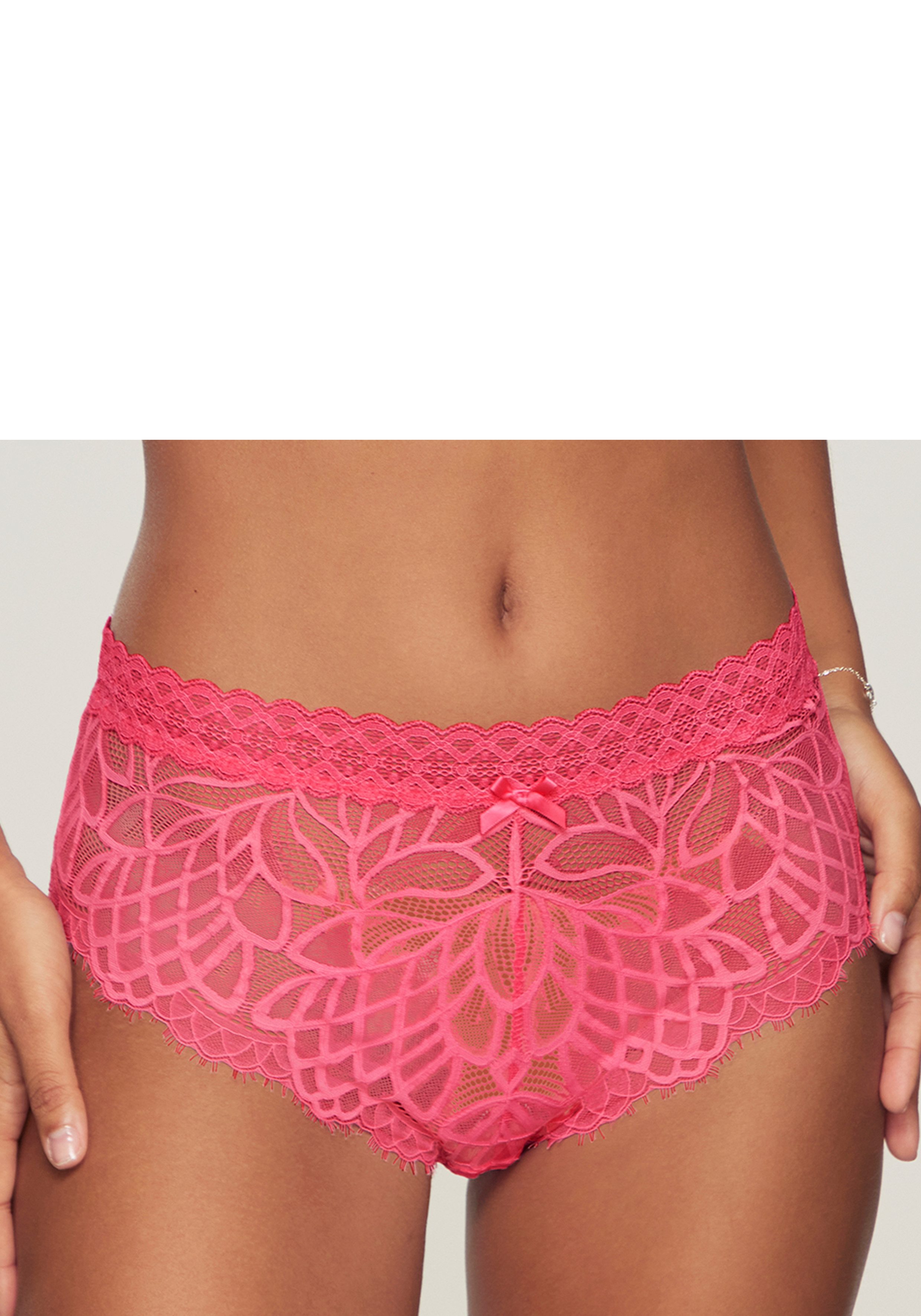 LASCANA Slip Cara aus dezent transparenter Spitze, anteilig aus recyceltem Material