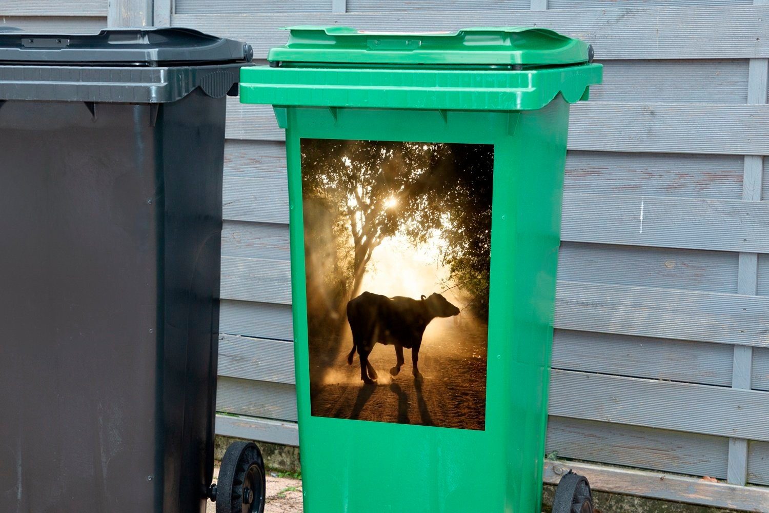 MuchoWow Wandsticker Tiere Mülleimer-aufkleber, (1 St), Abend Abfalbehälter - Mülltonne, Kuh - Sticker, Container