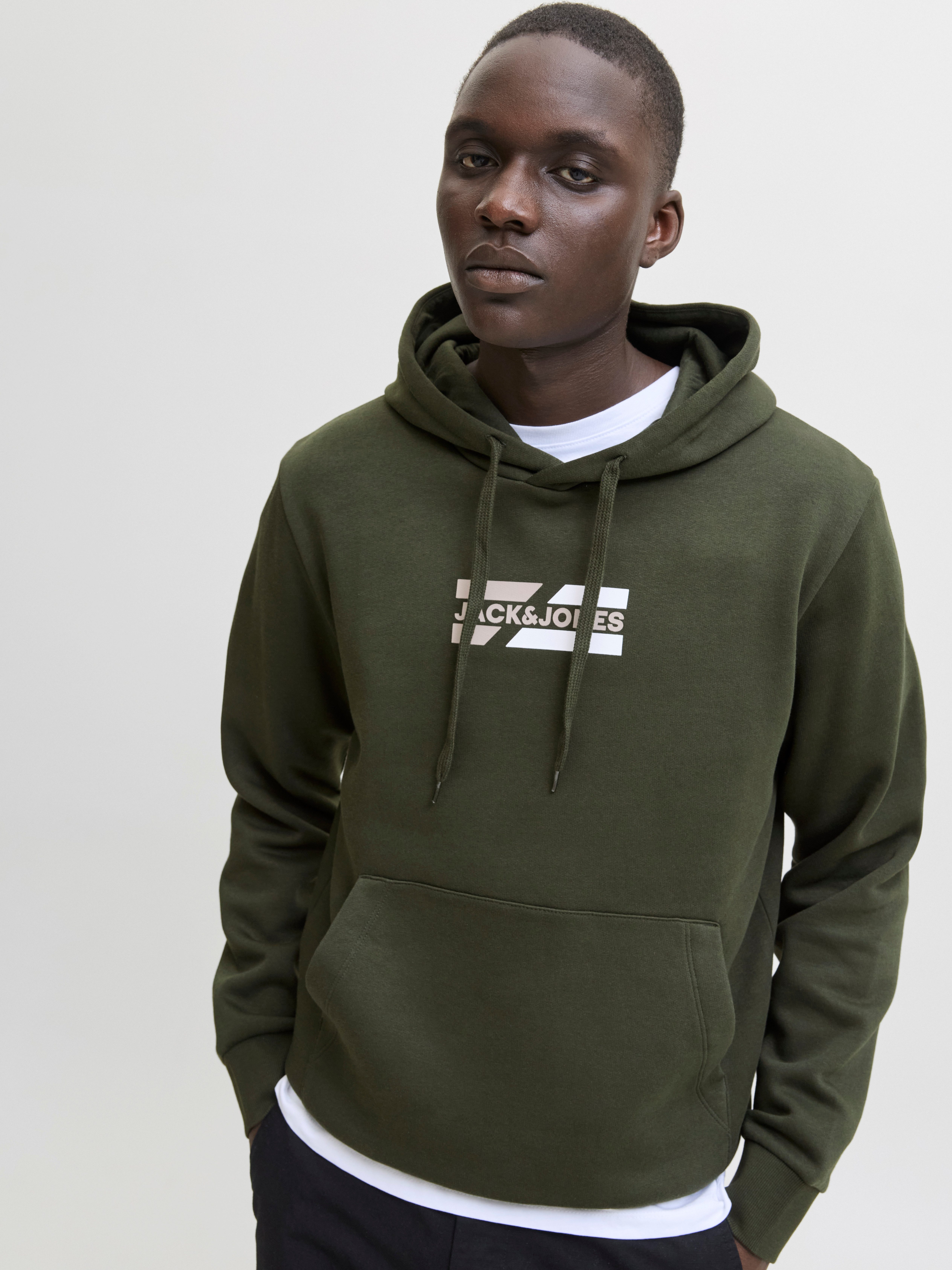 Jack & Jones Kapuzensweatshirt JJECORP GRAPHIC SWEAT HOOD NOOS mit Logo Pri günstig online kaufen