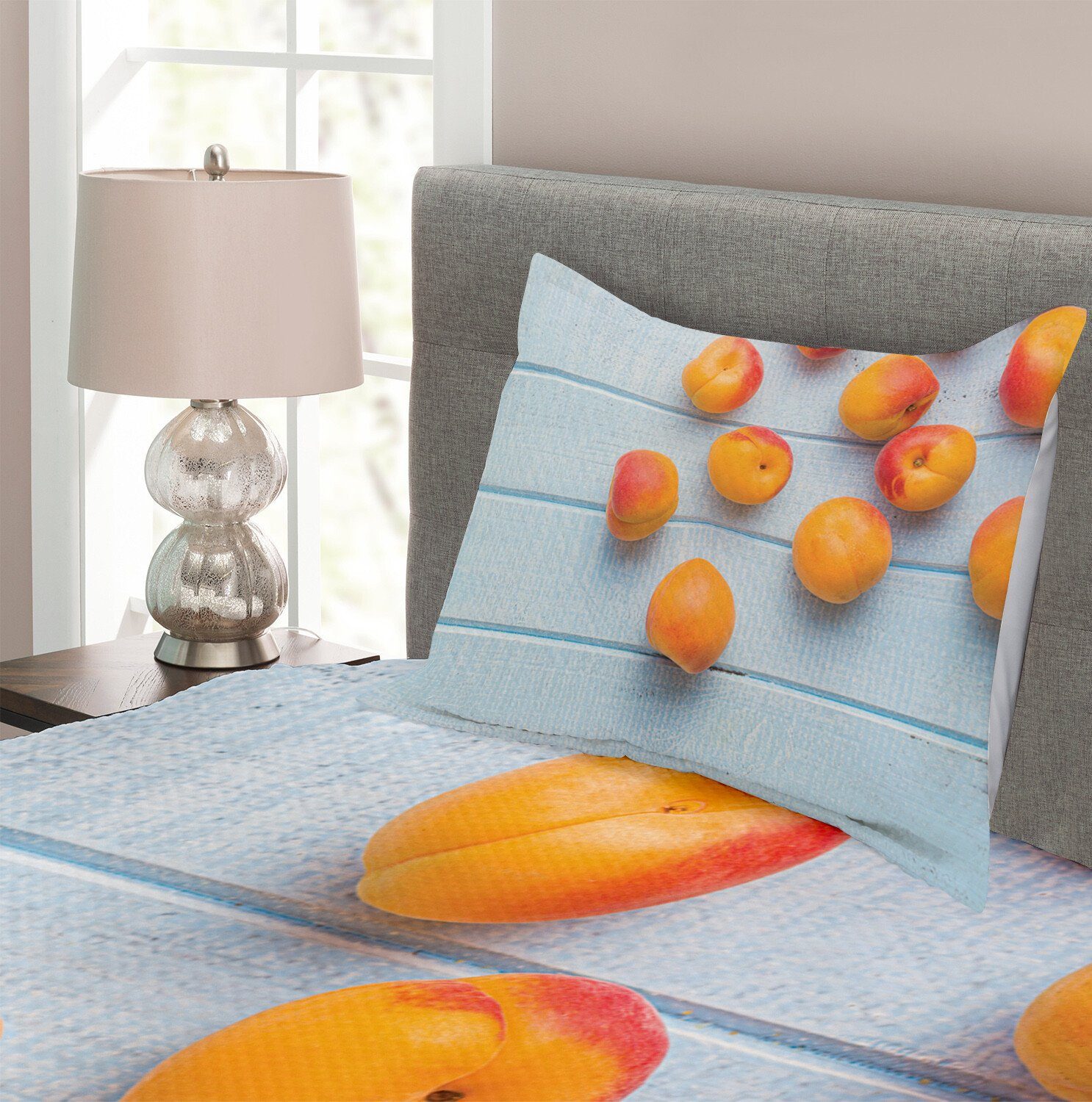 auf Abakuhaus, Set Blau Tagesdecke Kissenbezügen Aprikosen mit Holztisch Waschbar, Obst
