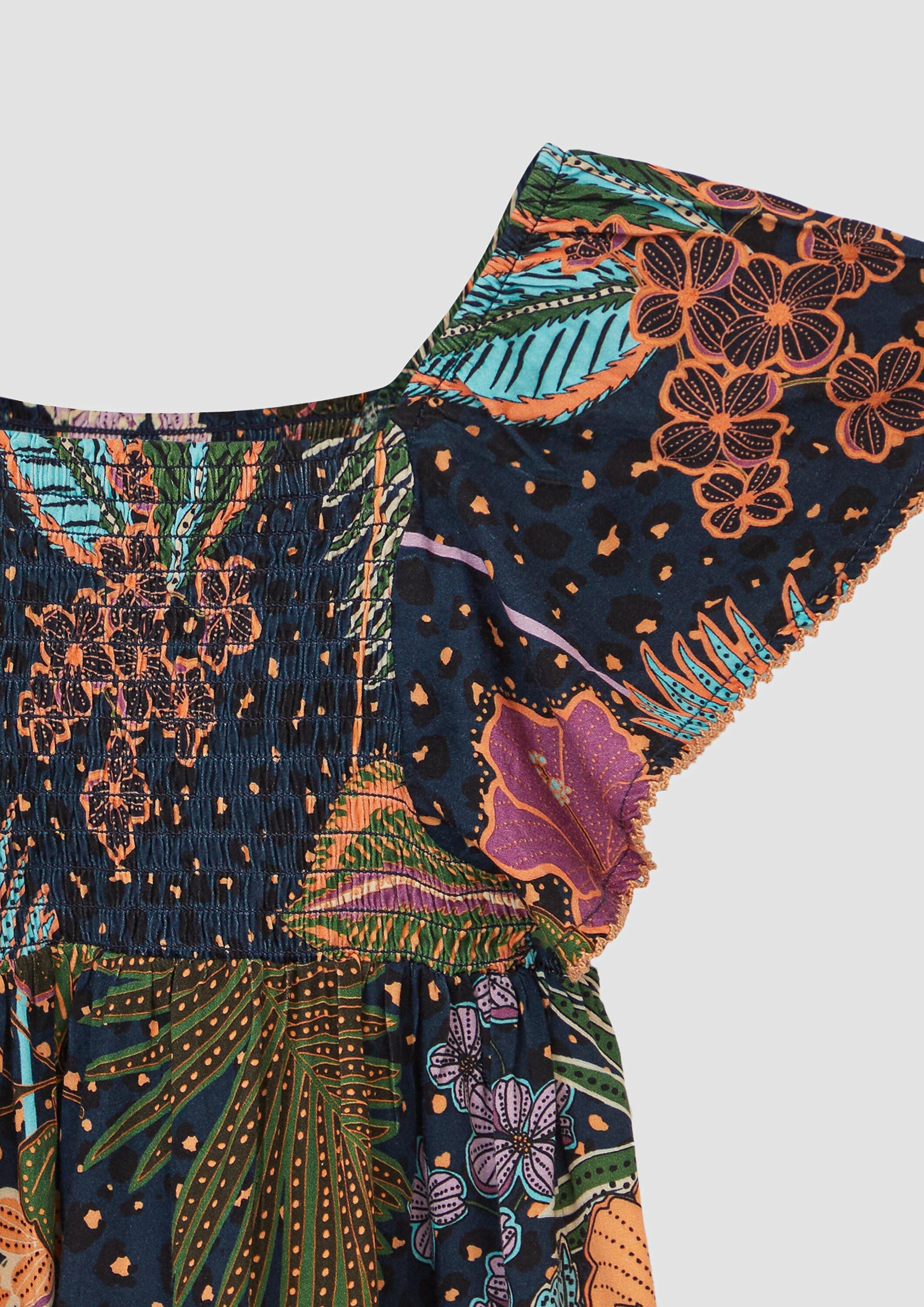 s.Oliver Kurzarmbluse Bluse Gemusterte Bluse aus satinierter Viskose mit Smok-Detail