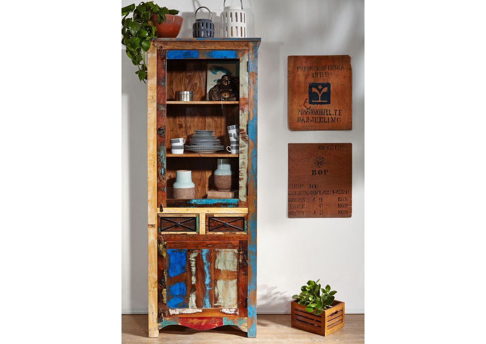 Massivmoebel24 Standvitrine NATURE OF SPIRIT (Altholz 73x45x200 mehrfarbig lackiert NATURE OF SPIRIT #115) Altholz 73x45x200 mehrfarbig lackiert NATURE OF SPIRIT #115