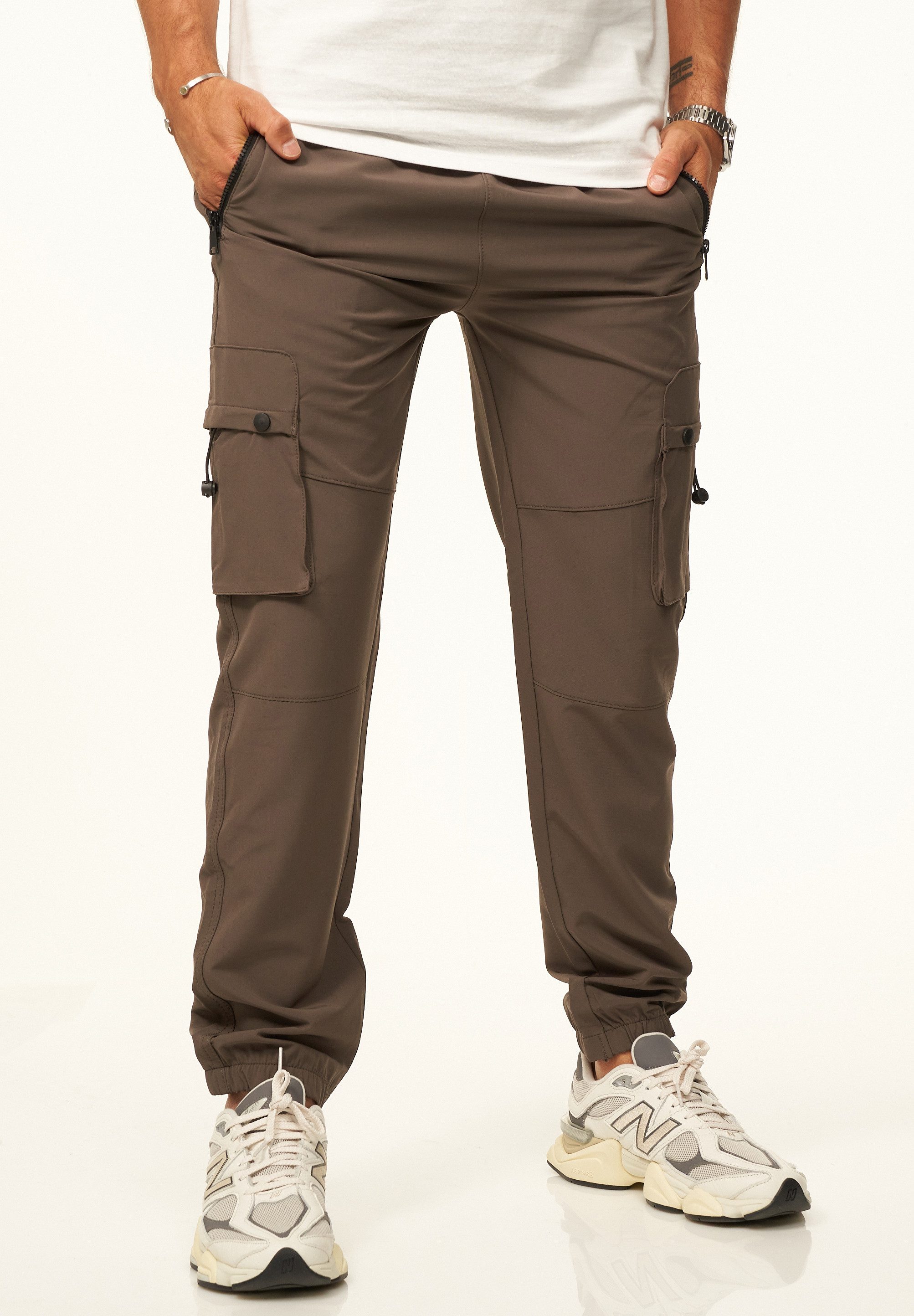 Cargohose als Tech-Pants mit Cargo Taschen - Freizeithose