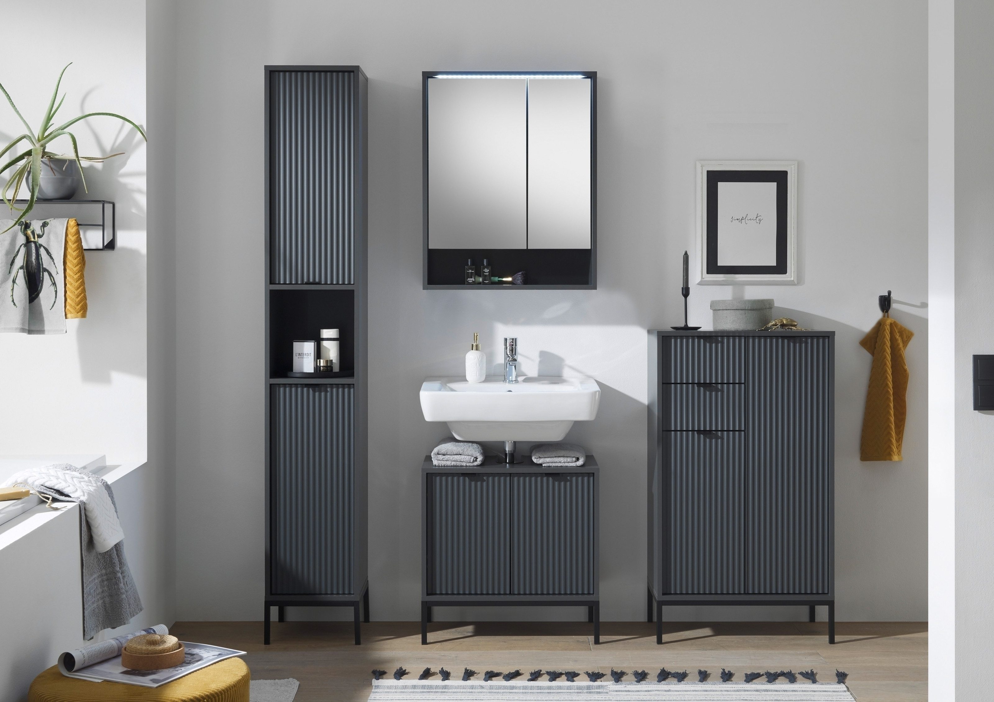 Badezimmer-Set Lucera" (4-teilig) in Grau matt / schwarz. 192 x 192 x 32 cm (B/H/T)"