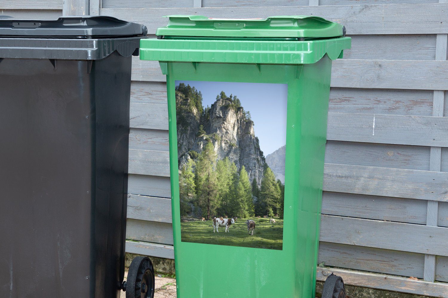 MuchoWow - St), Abfalbehälter Licht Sticker, Kühe - Berg (1 Mülltonne, Mülleimer-aufkleber, Container, Wandsticker