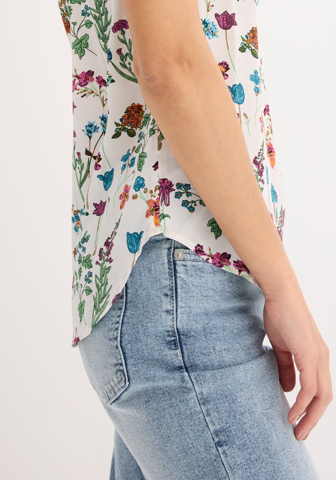 bonprix Shirtbluse figurumspielende Passform, abgerundeter, hinten etwas längerer Saum