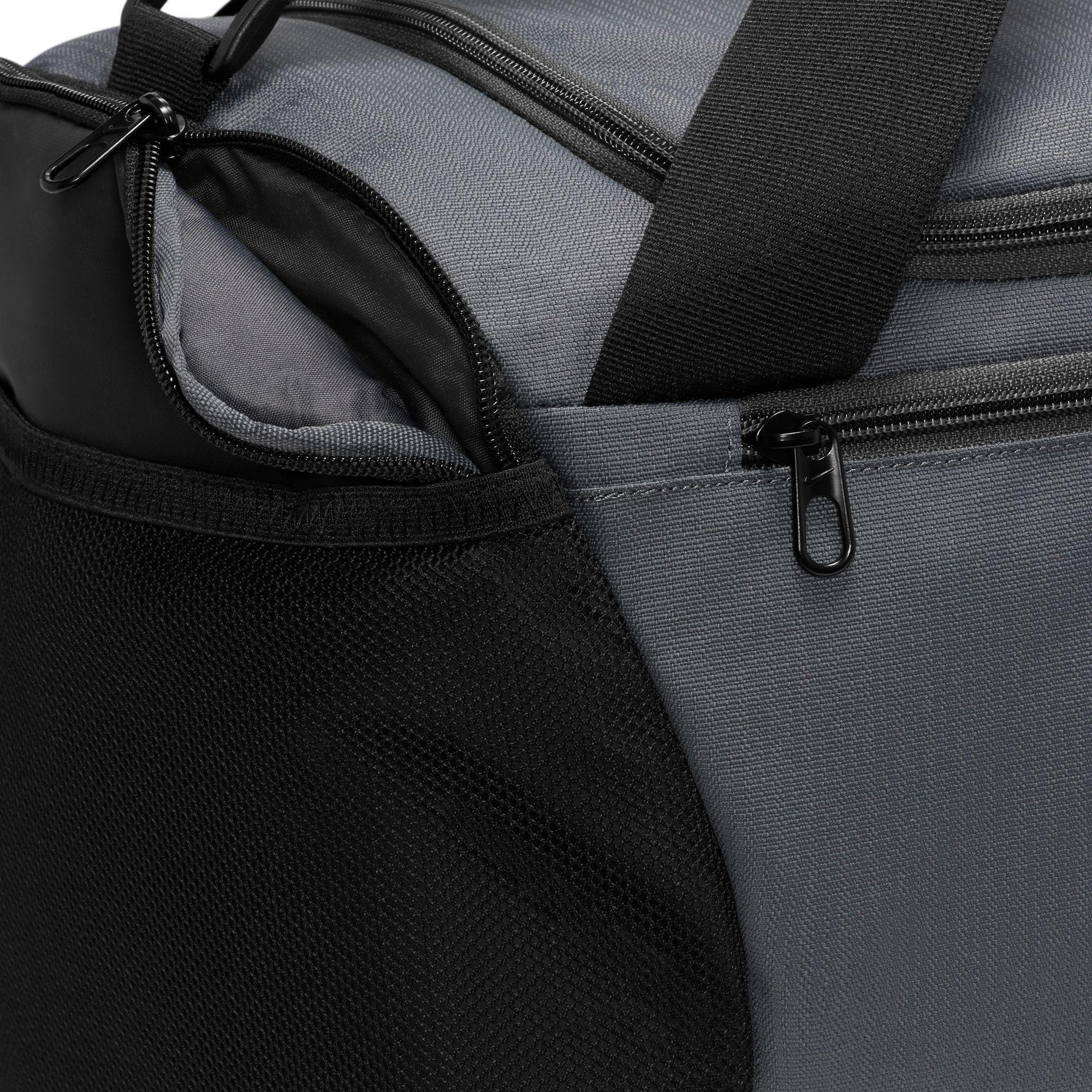 Nike Sporttasche BRASILIA . TRAINING DUFFEL BAG, mit seitlichem Schuhfach, mit Innen- und Außentaschen, mit Logodruck
