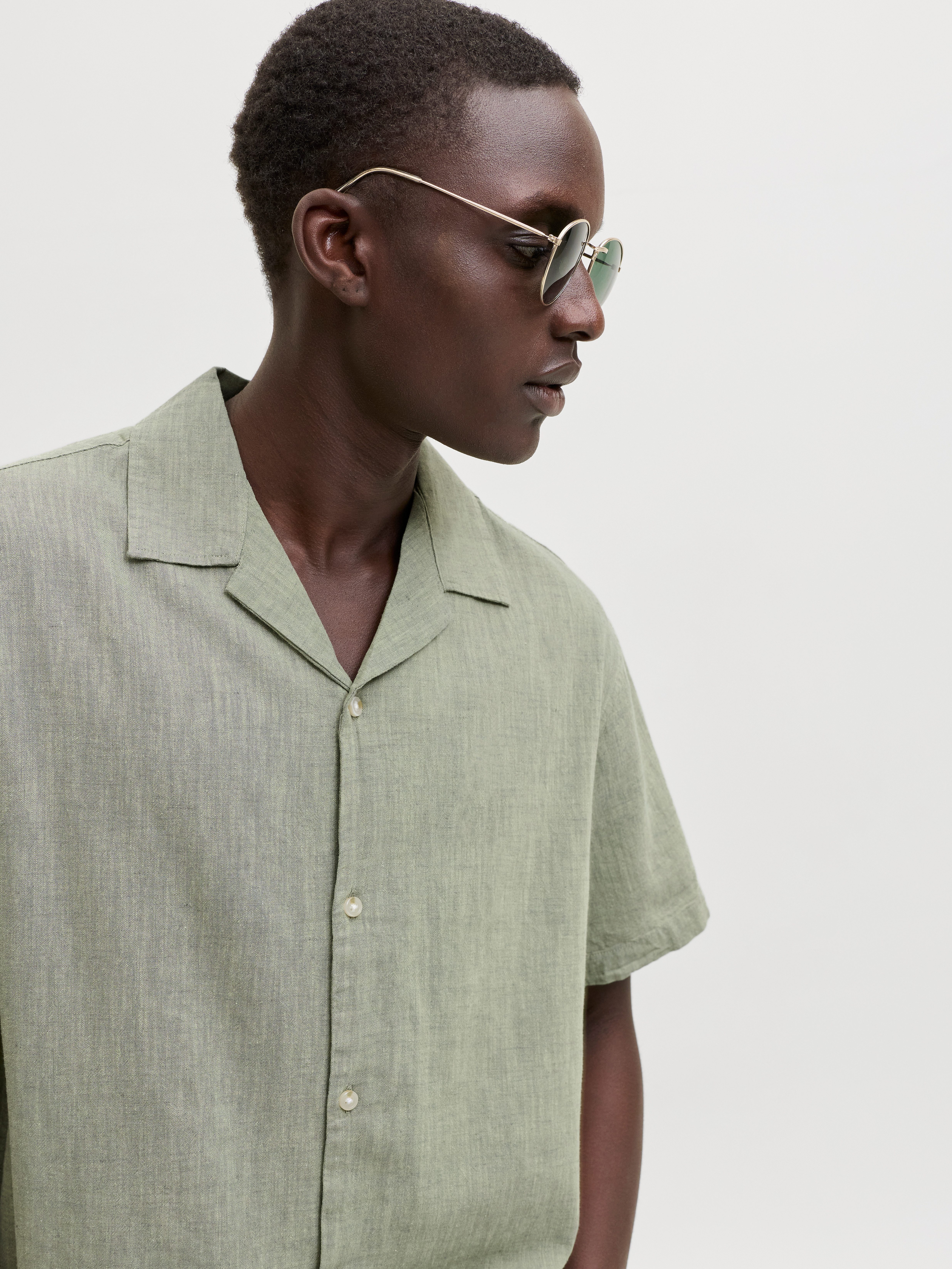 Jack & Jones Kurzarmhemd JJESUMMER LINEN BLEND RESORT SHIRT SS SN Baumwollmischung, relaxed fit