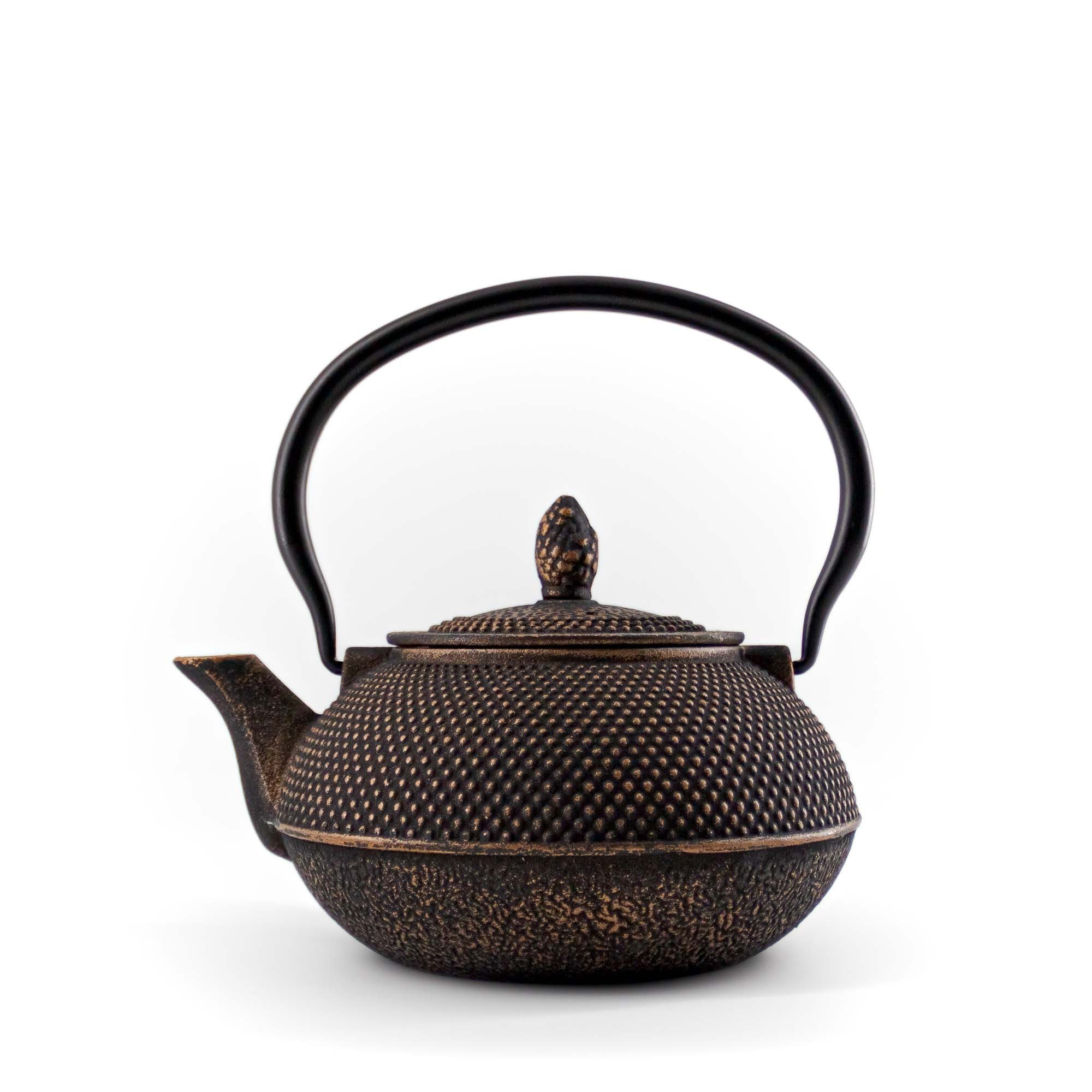 teayumi Teekanne ARARE Tetsubin Gusseisenkanne 900 ml Schwarzgold, 900 l, (3-teilig), mit herausnehmbaren Edelstahlsieb, mit Henkel