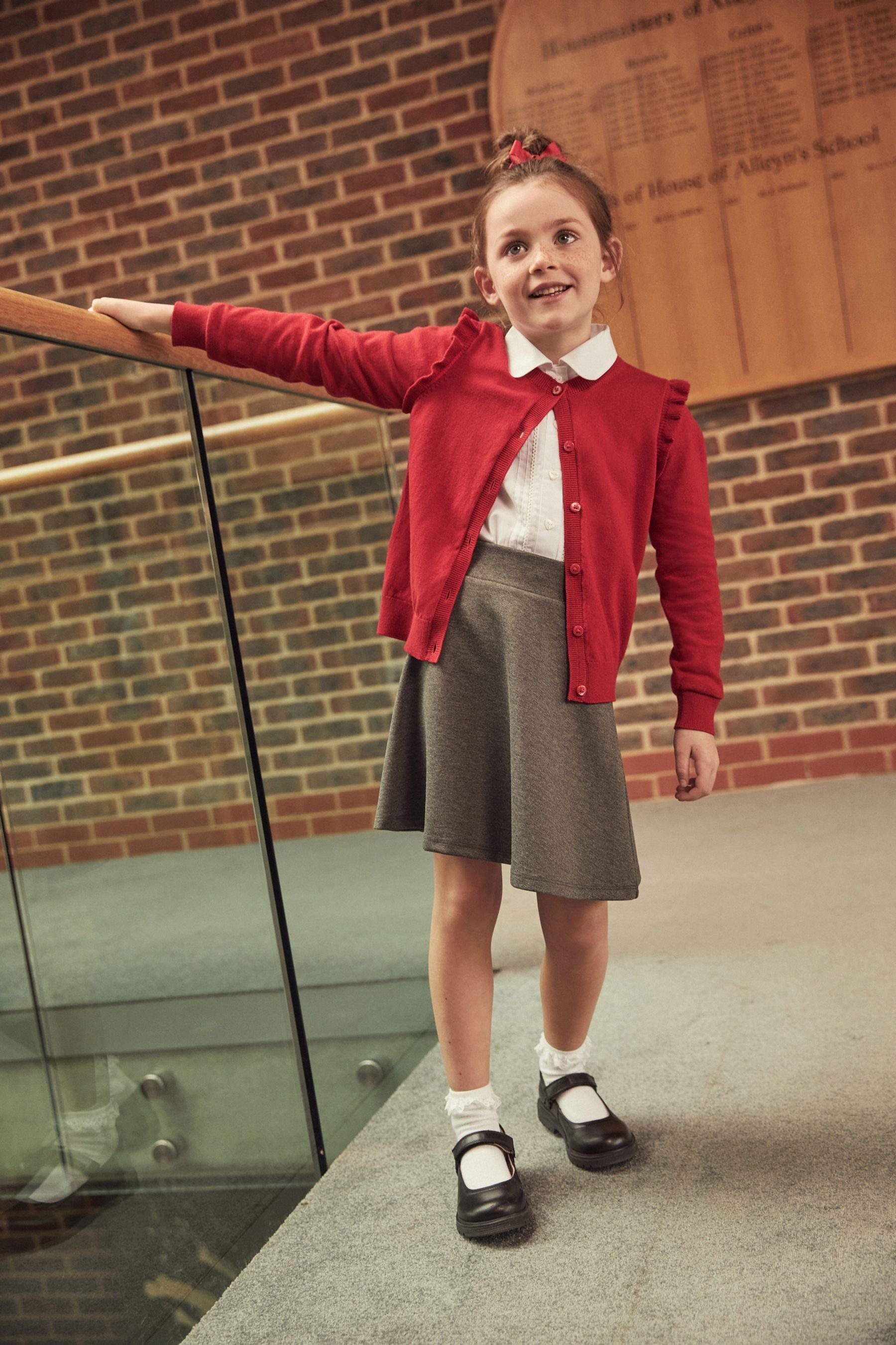 Next Strickjacke Schul-Strickjacke mit gerüschten Schultern (1-tlg)