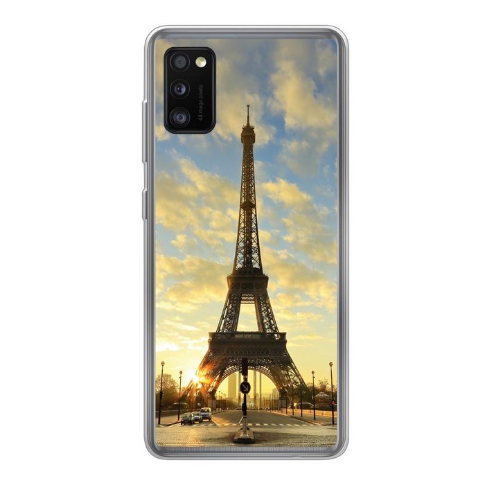 MuchoWow Handyhülle Der Eiffelturm mit einem einzigartigen orangefarbenen Himmel aufgrund Handyhülle Samsung Galaxy A41 Smartphone-Bumper Print Handy