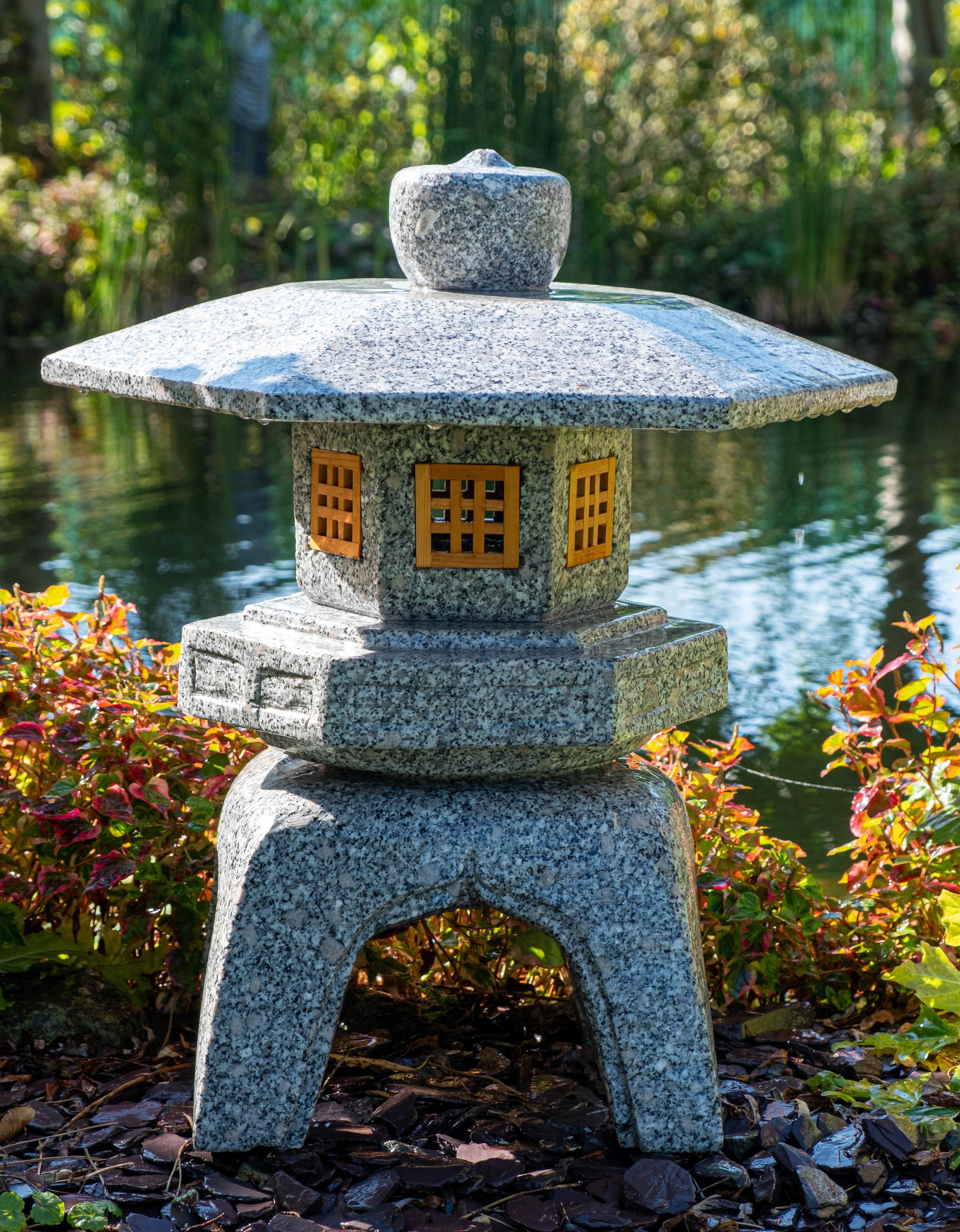 IDYL Gartenfigur Granit Kodai Yukimi, robust ein und witterungsbeständig gegen – UV-Strahlung. Frost, Regen – sehr Granitstein Naturprodukt