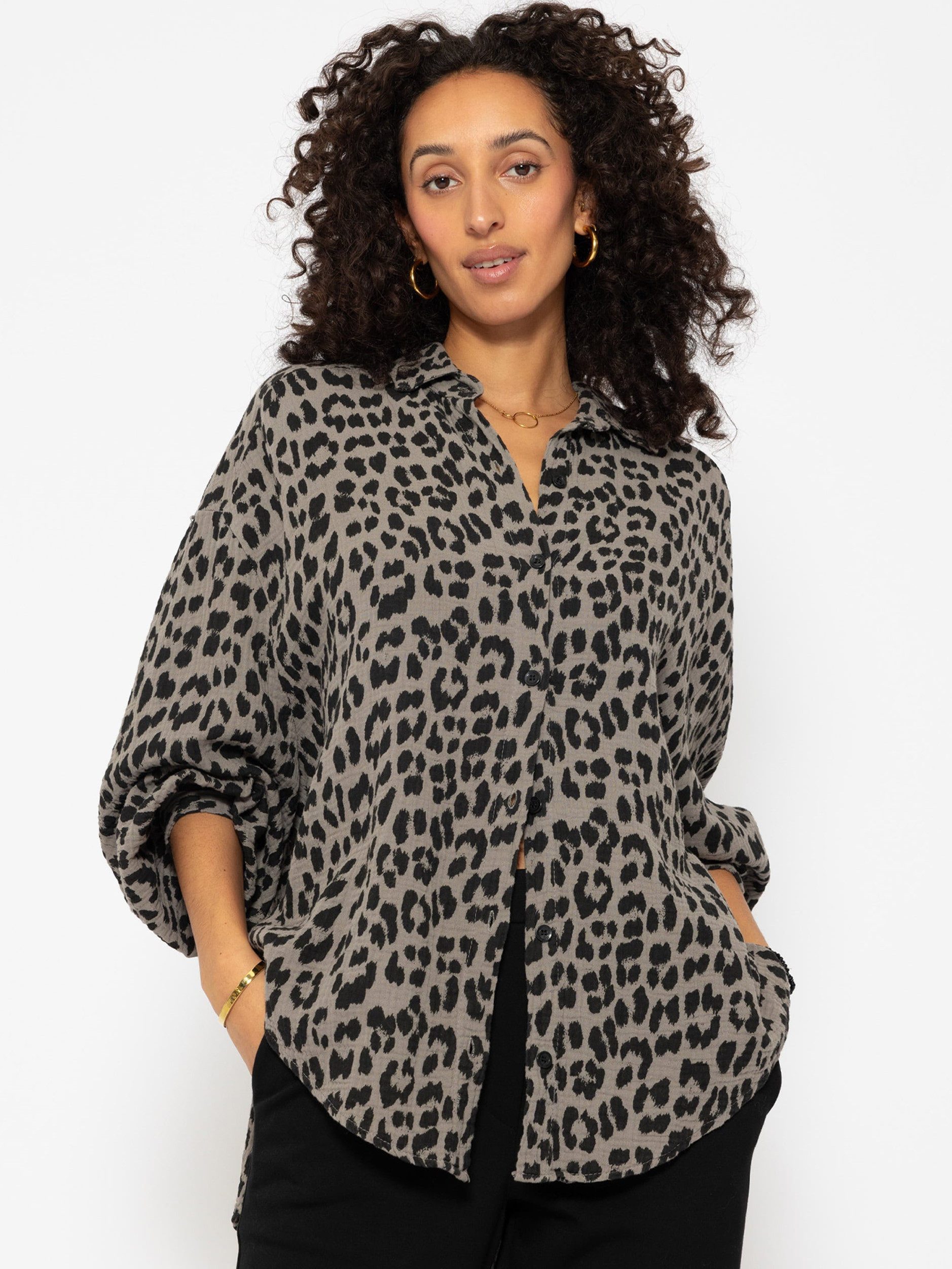 SASSYCLASSY Longbluse Musselin Bluse mit hellen Streifen für Damen Baumwollbluse im Oversized Fit mit Kent Kragen