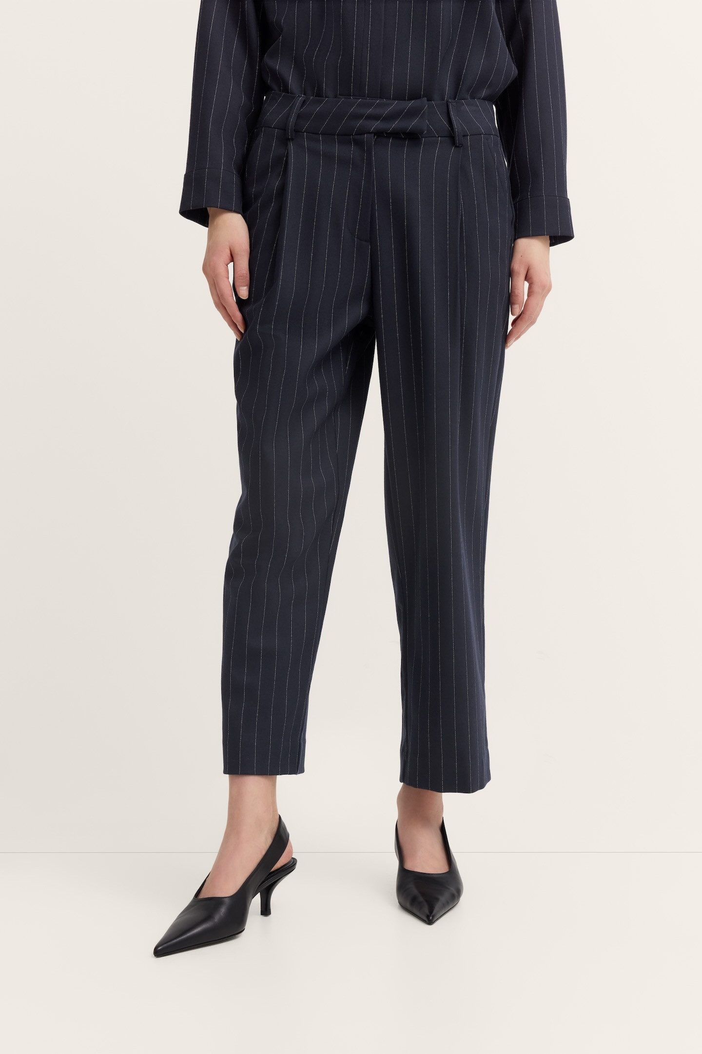bugatti Bundfaltenhose elegant mit Nadelstreifen und Stretch