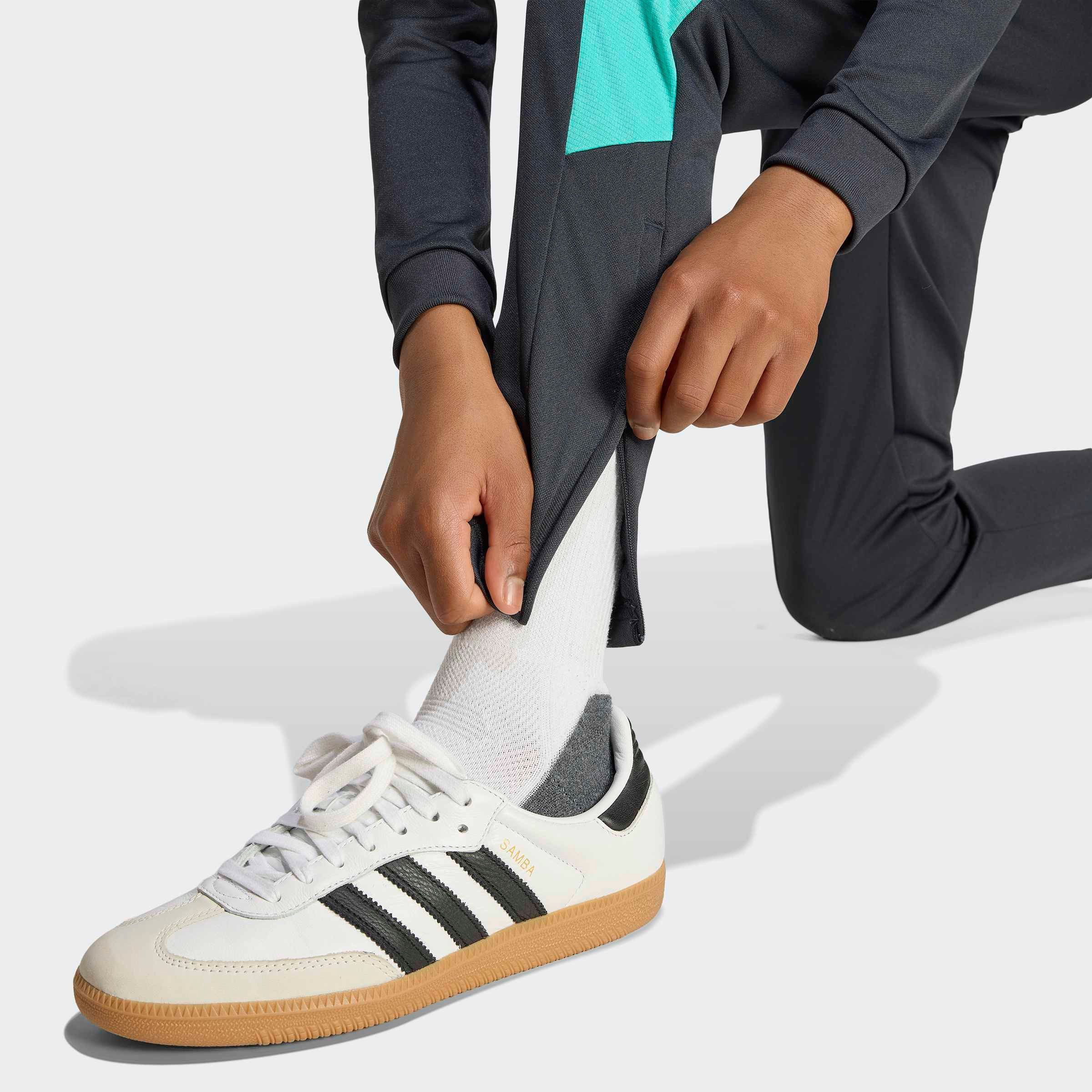 adidas Performance Trainingsanzug TIRO 26 ESSENTIALS KIDS (2-tlg) – Bild 5 von 5
