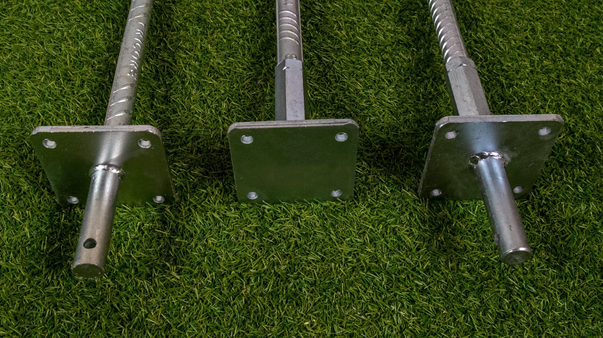 Gartenwelt Riegelsberger Pfostenträger T-Pfostenträger mit Dorn M25 höhenverstellbar für Pfosten mit 11-14 cm, Einbetonieren