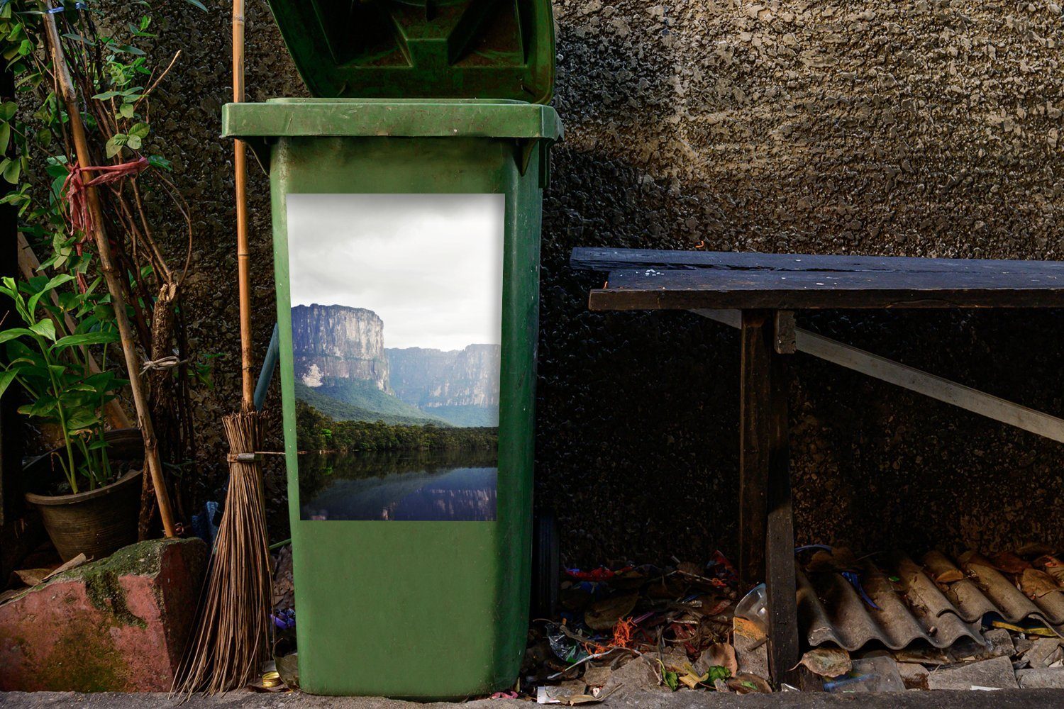Mülltonne, des Sticker, MuchoWow in Abfalbehälter St), und Die Container, Berglandschaft Mülleimer-aufkleber, Canaima-Nationalparks Dschungel- (1 Wandsticker