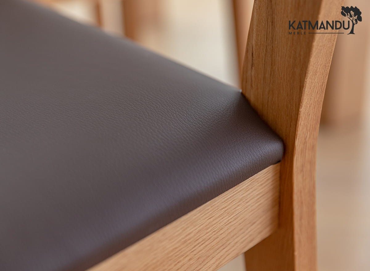Katmandu Esszimmerstuhl Eleganter Esszimmerstuhl Prato Eiche mit Sitzpolster braun – Massivhol, Individuelle Maserungen