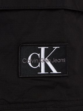Calvin Klein Jeans Sweatshorts WASHED CARGO SHORT mit Logopatch
