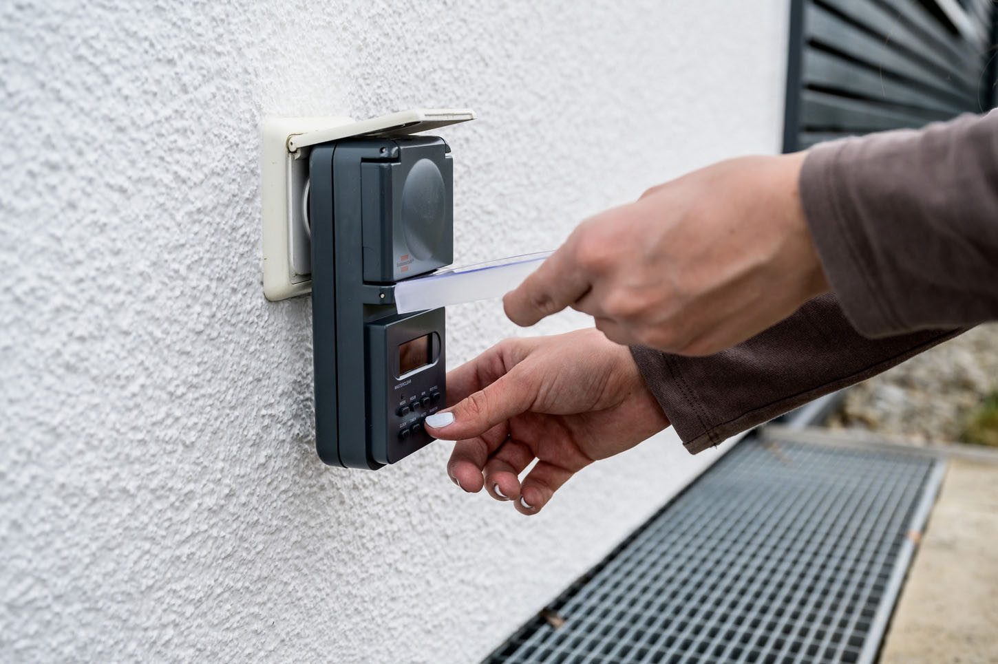 Brennenstuhl Steckdose Digitale Wochenzeitschaltuhr IP 44 im farbigen Verkaufskarton