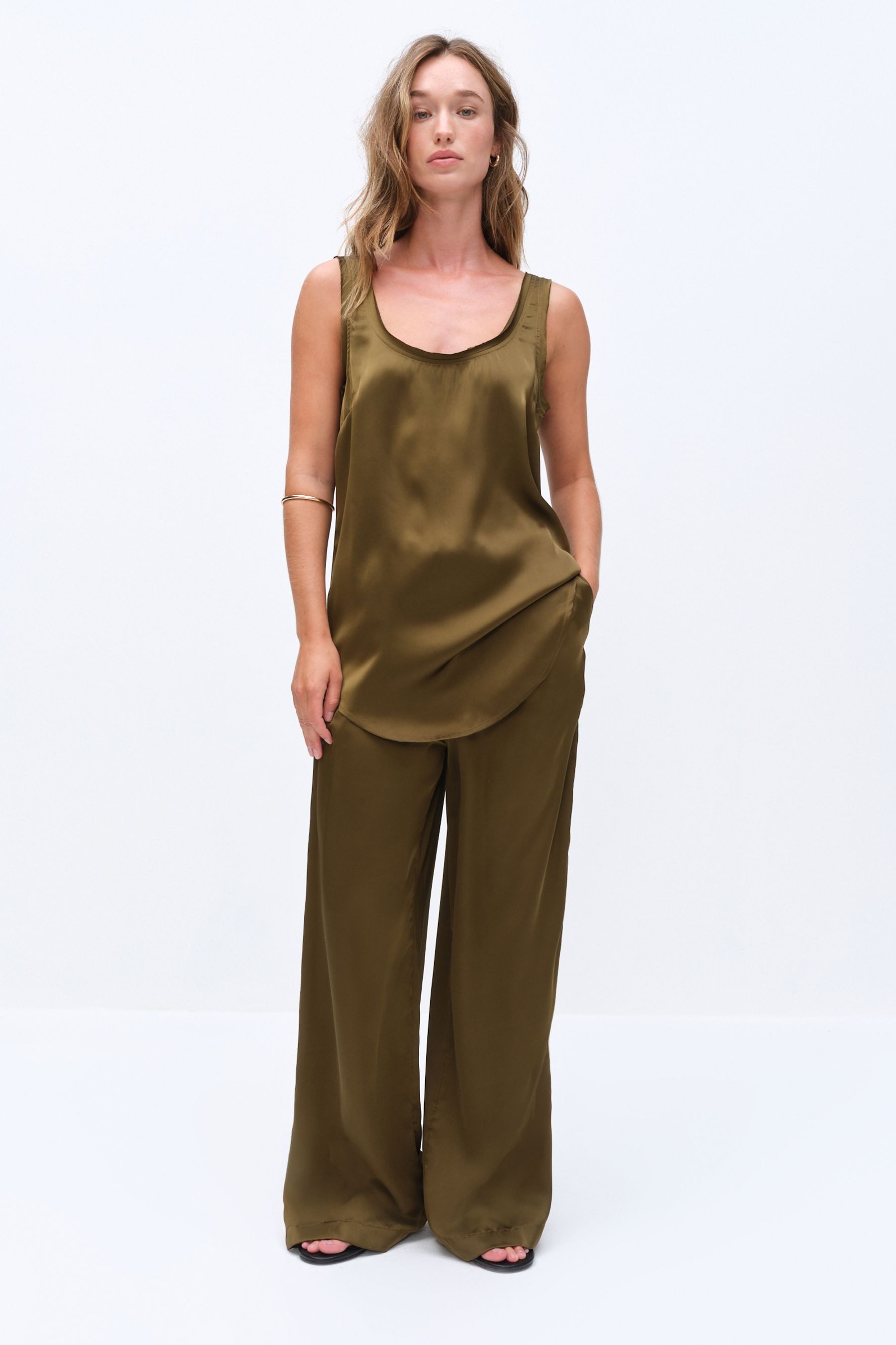 The Set Hosenanzug The Set Satin-Tanktop und Hose mit weitem Bein im (2-tlg)