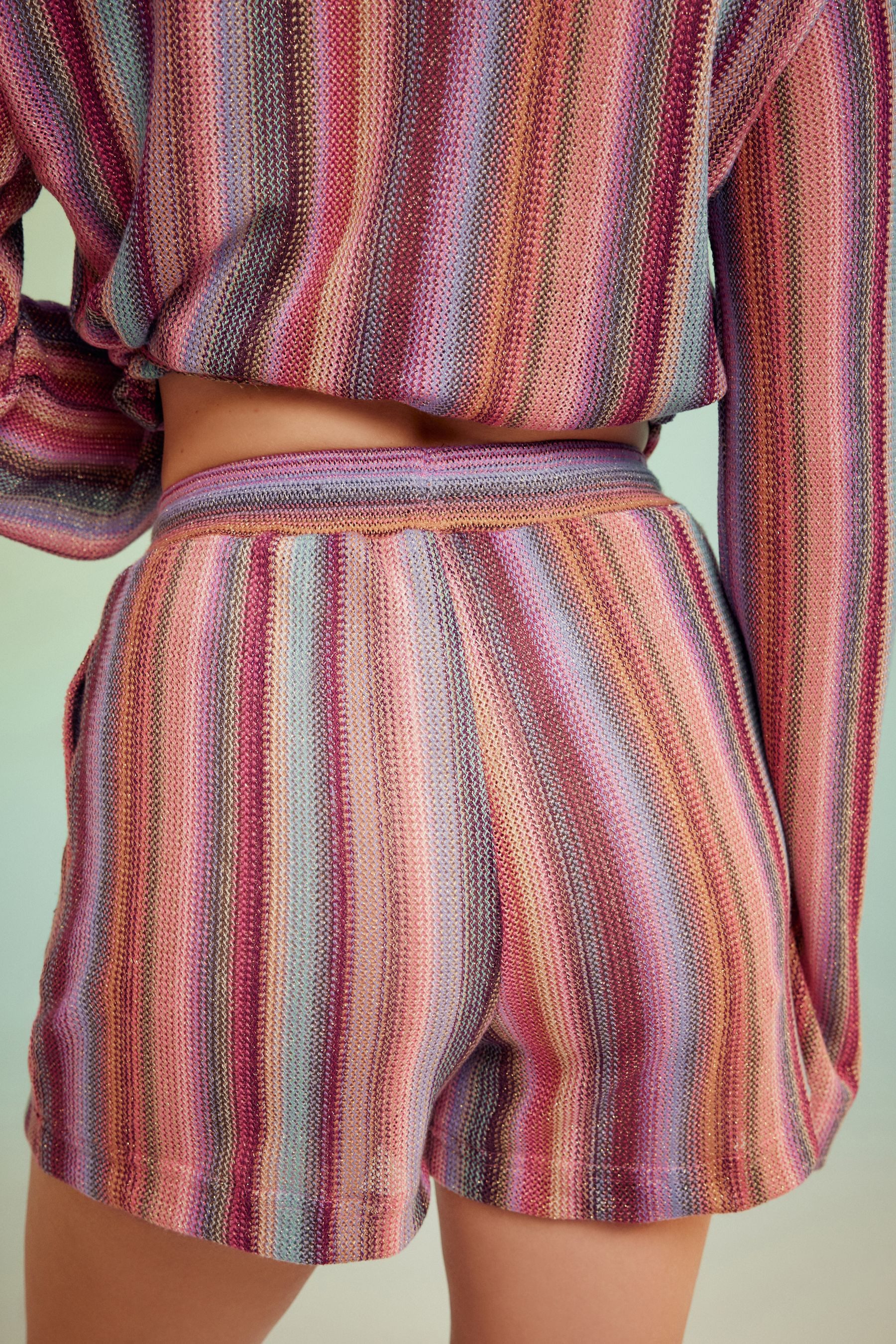 Next Sweatshorts Glitzernde Shorts in Strickoptik mit Bindegürtel (1-tlg)