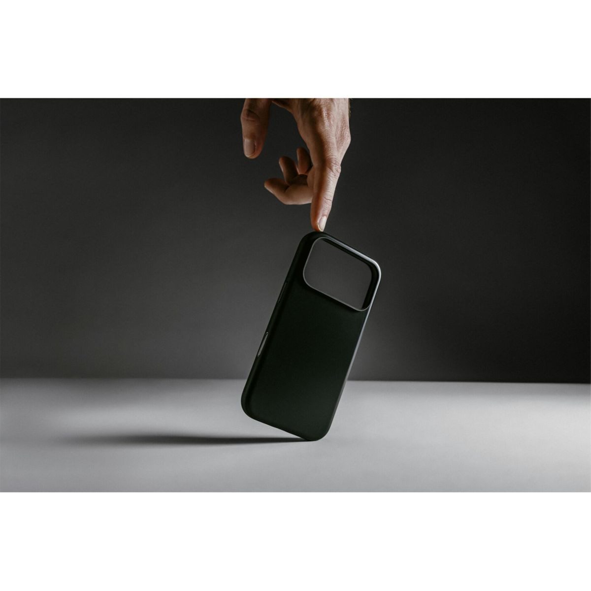 Nomad Modern Case iPhone 17 Pro Max Vulcan