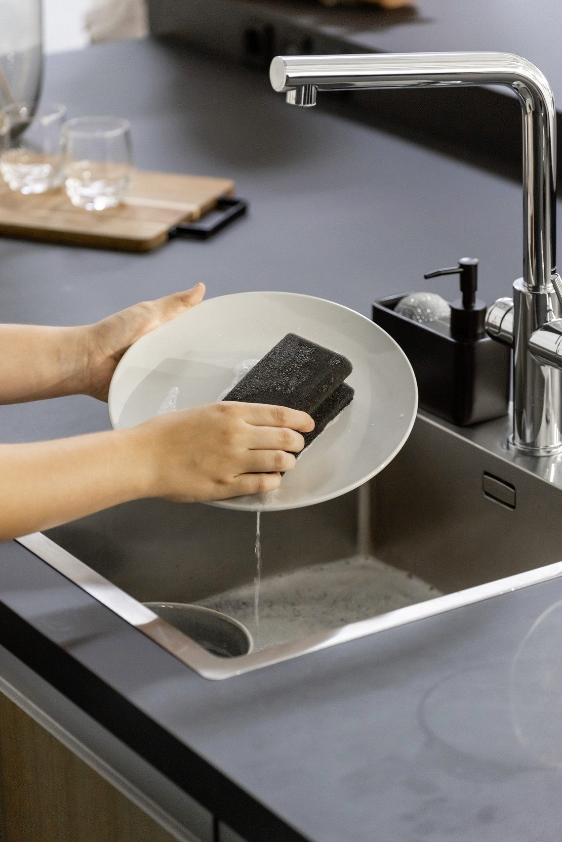 WENKO Reinigungsschwamm Modell Ben, 8er Set, 2-Phasen Schwamm, grobe & weiche Seite, mit extra großer Oberfläche