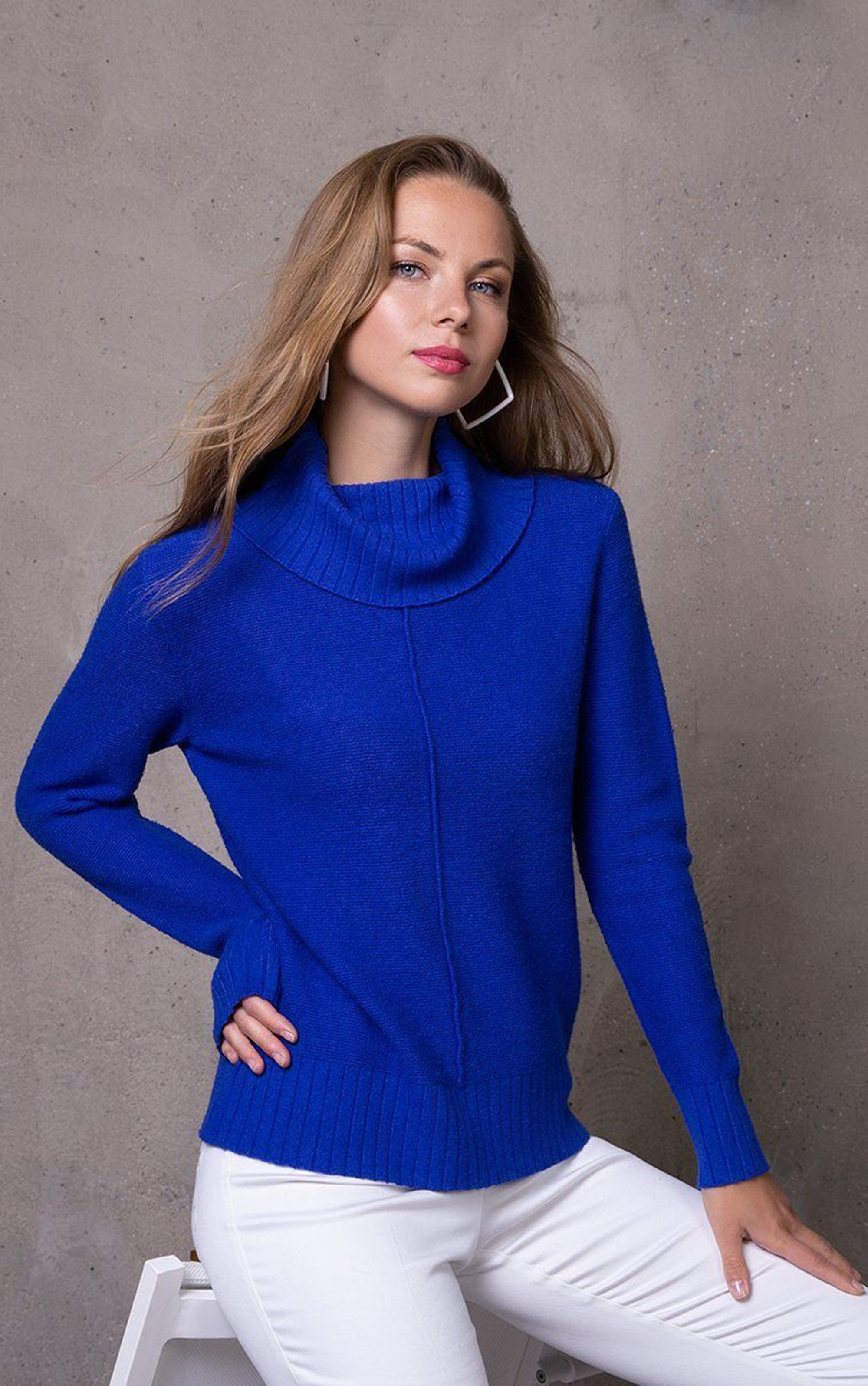 Rollkragenpullover mit sichtbarer Naht