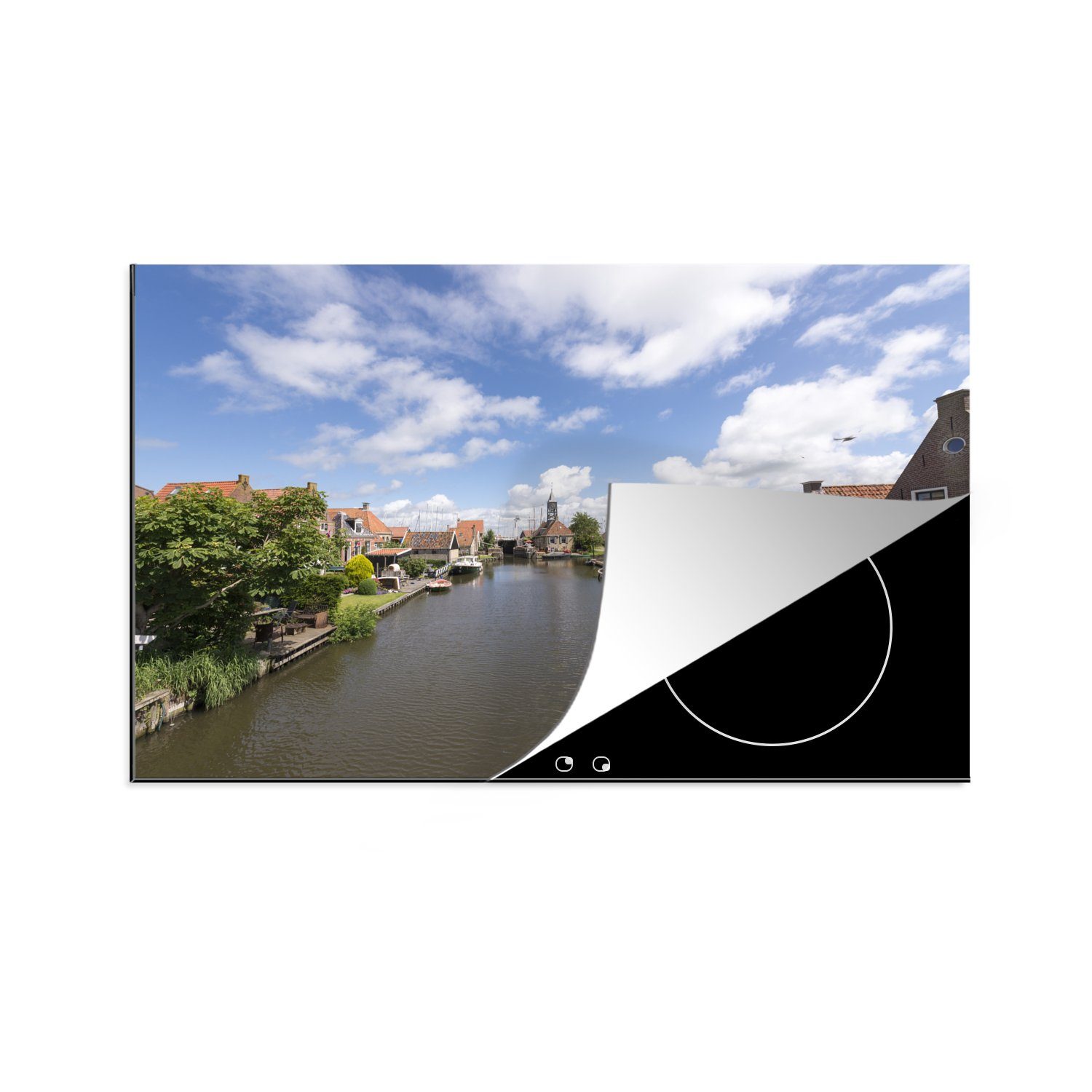 MuchoWow Herdblende-/Abdeckplatte Kanal mit Booten in Hindeloopen in Friesland, Vinyl, (1 tlg), 81x52 cm, Induktionskochfeld Schutz für die küche, Ceranfeldabdeckung