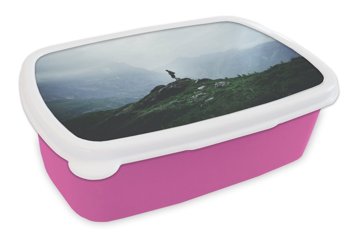 MuchoWow Lunchbox Einsamer Wanderer in den Schweizer Alpen, Kunststoff, (2-tlg), Brotbox für Erwachsene, Brotdose Kinder, Snackbox, Mädchen, Kunststoff rosa