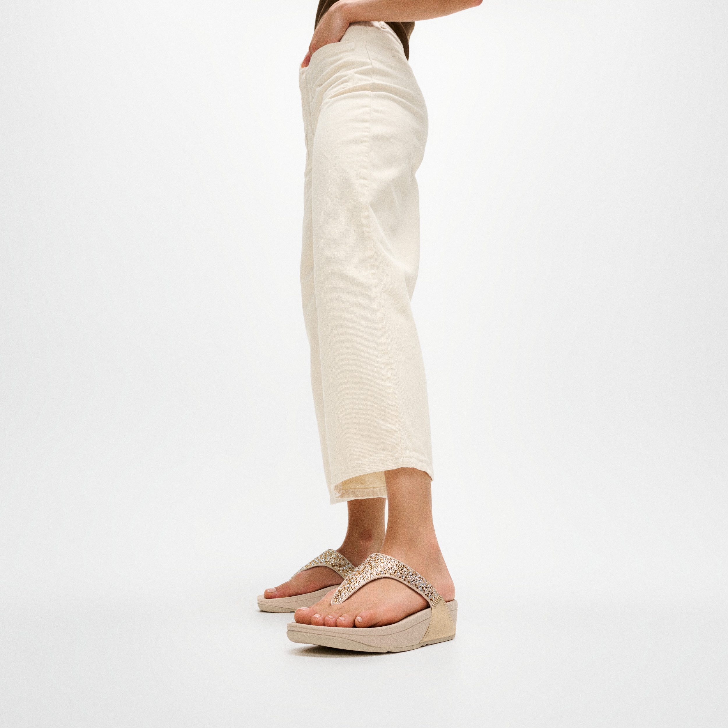 Fitflop LULU CRYSTAL-MIX METALLIC TOE-POST SANDALS Zehentrenner Keilabsatz, Plateauschuh, Dianette mit mehrfarbigen Strasssteinchen