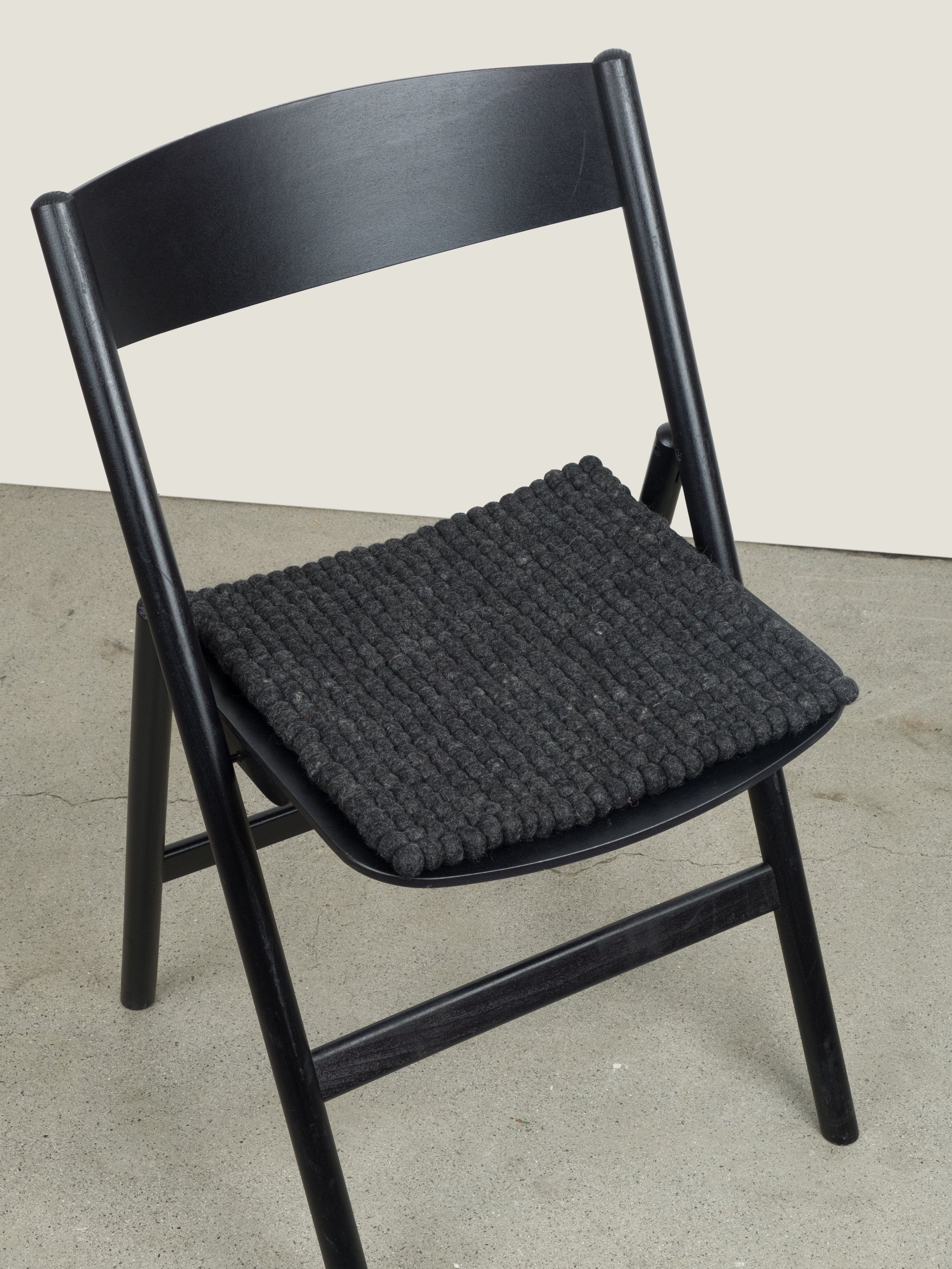 myfelt Stuhlkissen Filzkugel Sitzauflage eckig - 36 x 36 cm, beidseitig verwendbar, 100% Schurwolle
