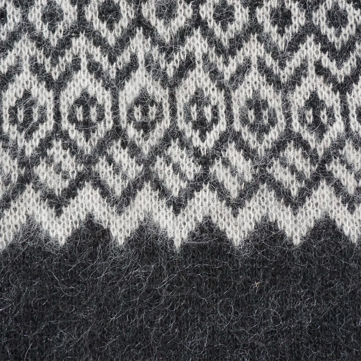 KIDKA Wollpullover Isländischer Strickpullover für Damen / Herren - Farbe schwarz / weiß - aus rauer isländischer Wolle