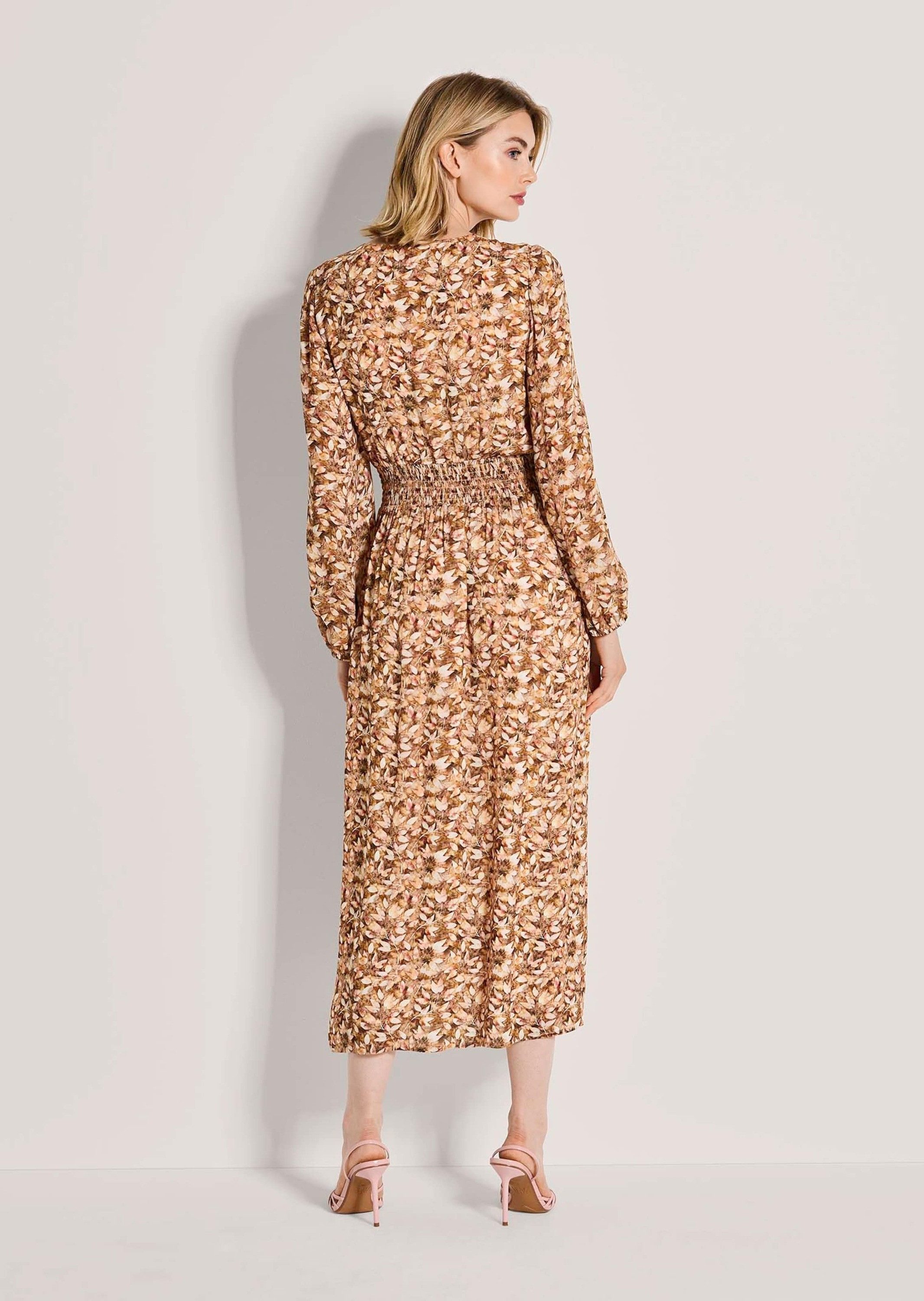 MADELEINE Maxikleid Viskosekleid mit Wickeleffekt Sommerkleid mit V-Ausschnitt, Gummizug, Wadenlänge und Langarm