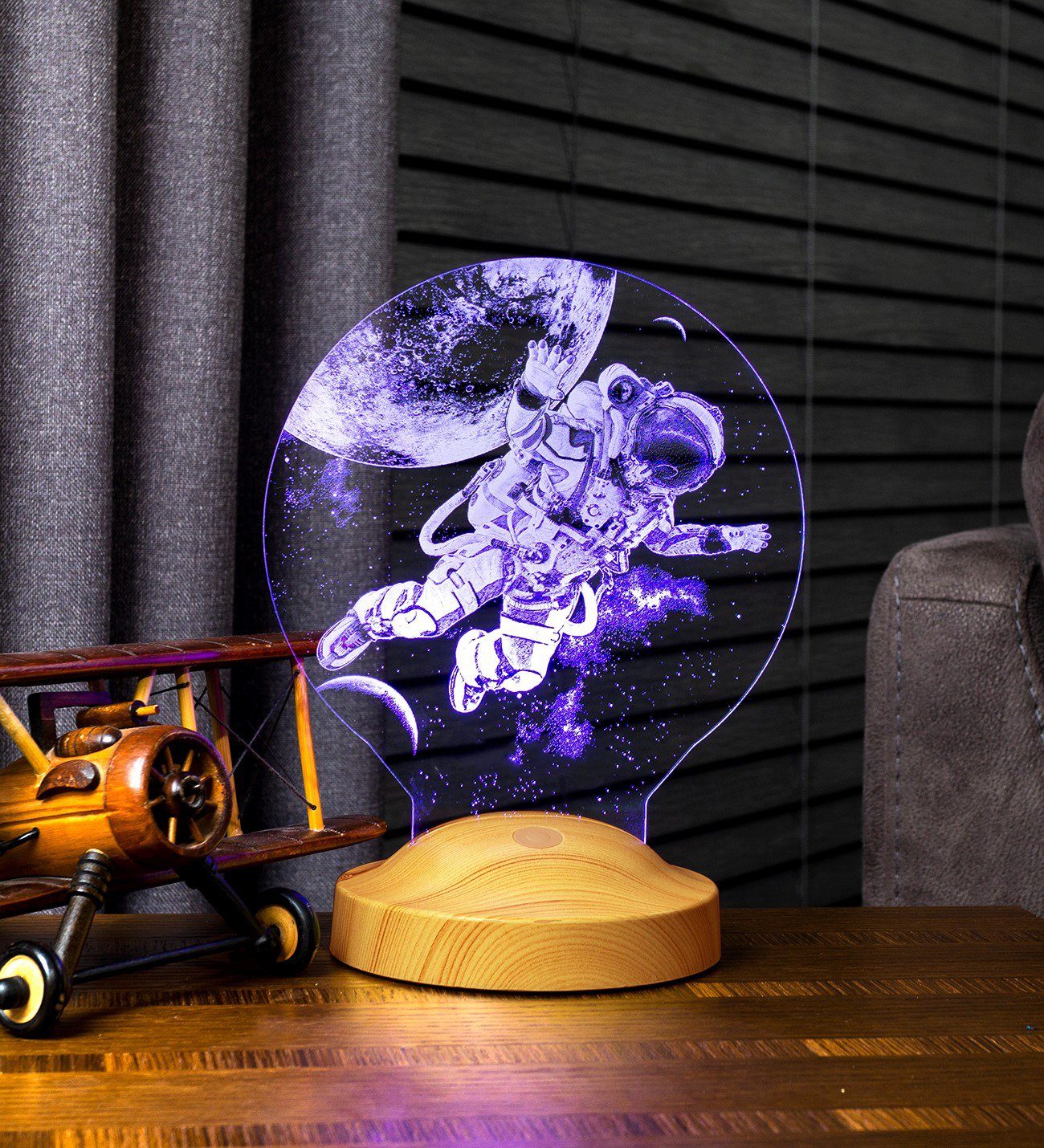 Geschenkelampe LED Nachttischlampe Astronaut Figur Gravity 3D Gravur Gesche günstig online kaufen